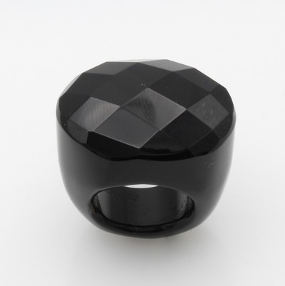 27121651a - Ring mit Onyx, Oberseite facett., RW ca. 50