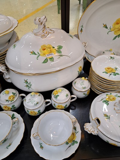 27121652d - Umfangreiches Tafelservice, Meissen, 2. Hälfte 20. Jh., Porzellan, für 12 Personen, ...