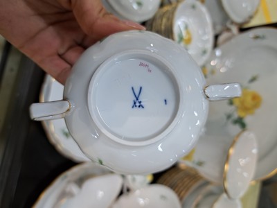 27121652o - Umfangreiches Tafelservice, Meissen, 2. Hälfte 20. Jh., Porzellan, für 12 Personen, ...