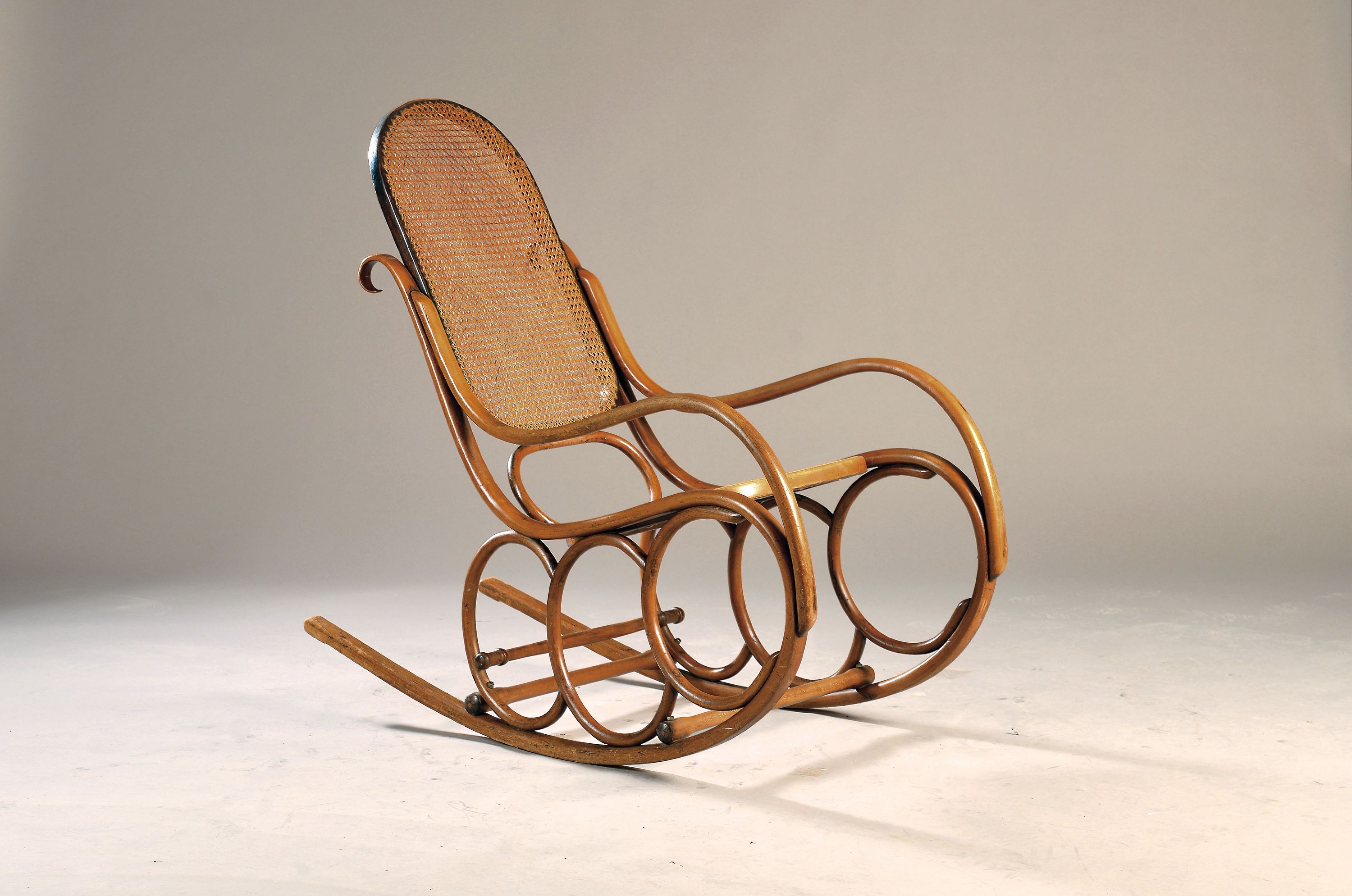 Image 27121973 - Schaukelstuhl mit Korbgeflecht Nr. 7004, Thonet, um 1900, geschweiftes Bugholzgestell, ...
