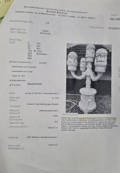 27121966b - Fünfarmige Elfenbeinleuchte, Indien, um 1930, Sockel aus einem Hohlstück eines ...
