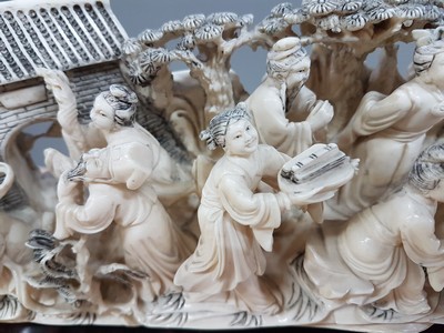 27121967p - Große Elfenbein-Figurengruppe, China, um 1900, Elfenbeinzahn beschnitzt, höfische ...