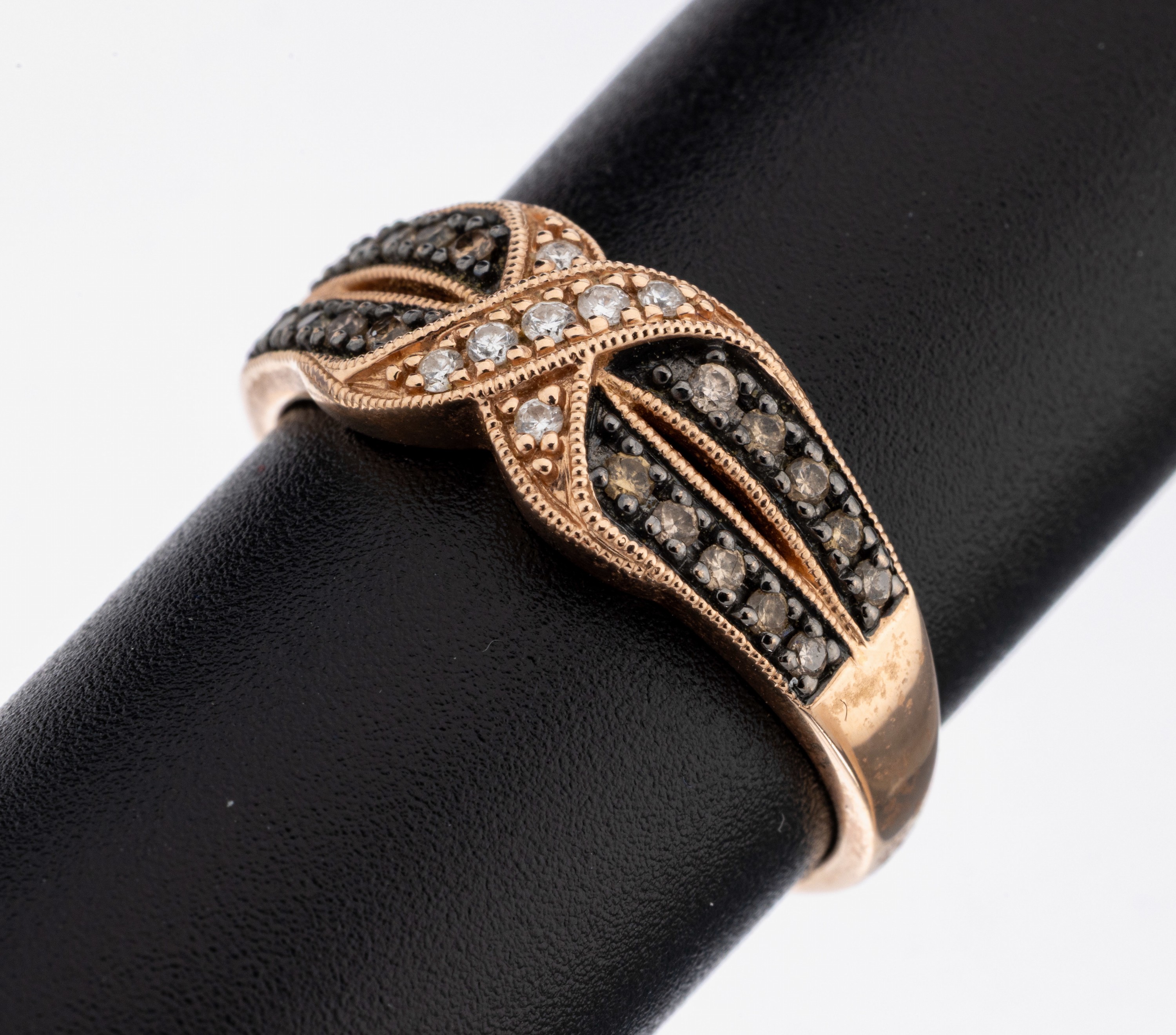 Image 27122345 - 14 kt Gold Brillant-Ring, RG 585/000, 27 Brillanten zus. ca. 0.25 ct (grav.) Weiß und ...