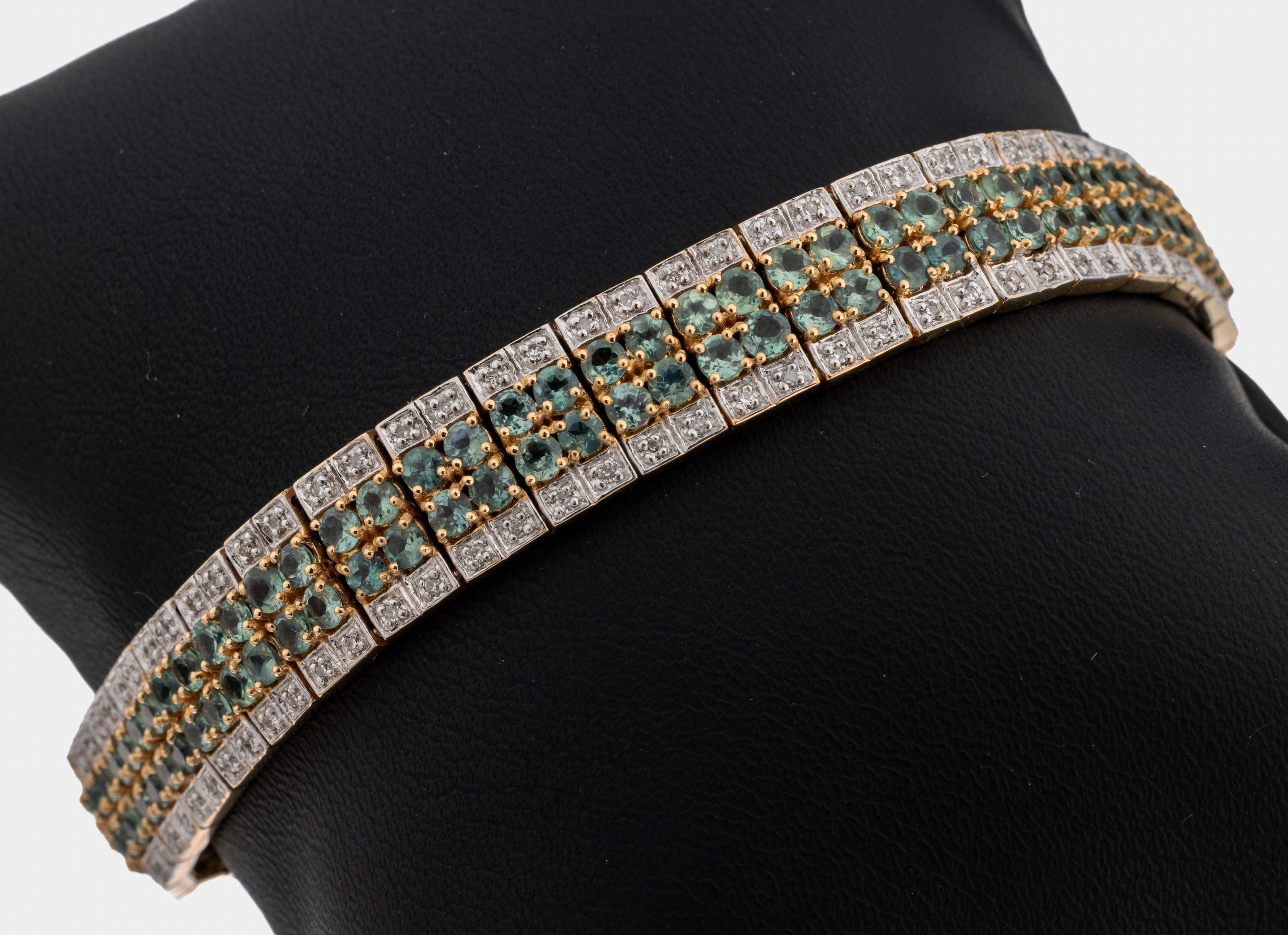 Image 27122361 - 14 kt Gold Smaragd-Diamant-Armband, GG 585/000, 142 rundfacett. Smaragde zus. ca. 5.50 ...