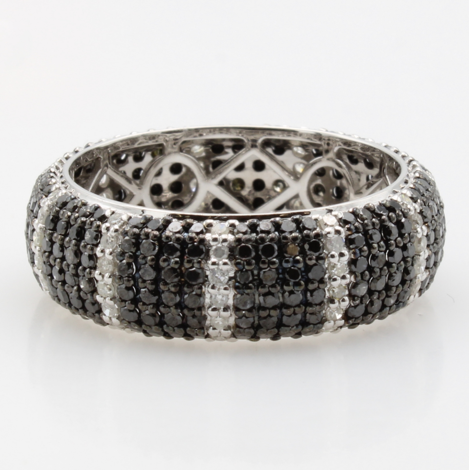 Image 27122396 - Ring mit Brillanten und Diamanten, WG 585/ 000, 264 Diam. zus. ca. 1.39 ct Schwarz ...