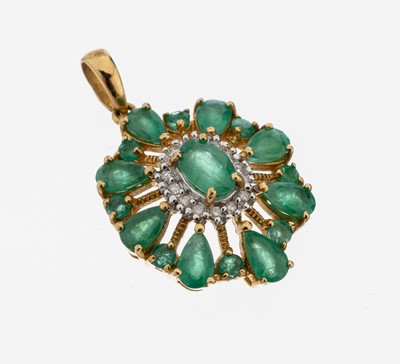 Image 9 kt gold emerald-diamond-pendant , YG 375/000, 17 bevelled emeralds in different shapes ...