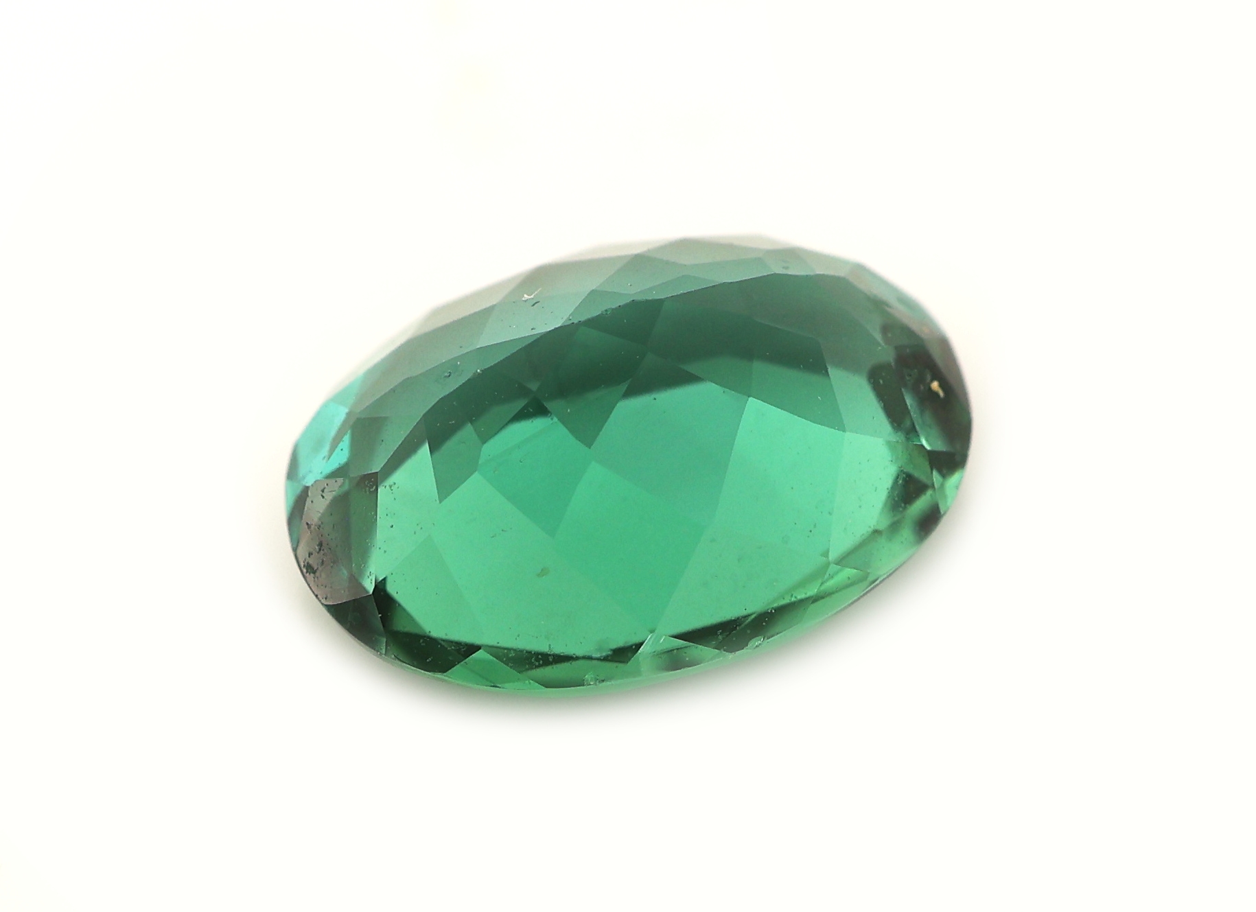 Detail b: Loser ovalfacett. Turmalin ca. 2.60 ct, feine Farbe, kl. Kerbe