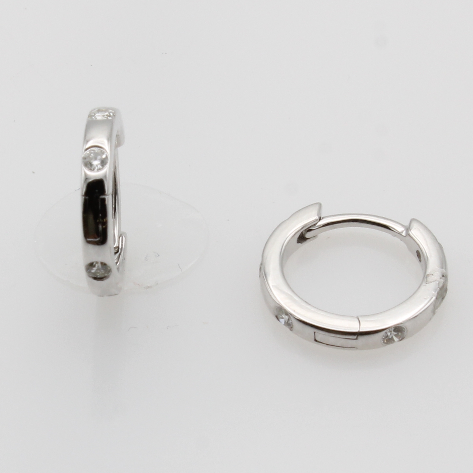 Image 27122616 - Paar Creolen mit Brillanten, WG 585/000, 12 Brill. zus. ca. 0.15 ct feines Weiß/si-p, ...