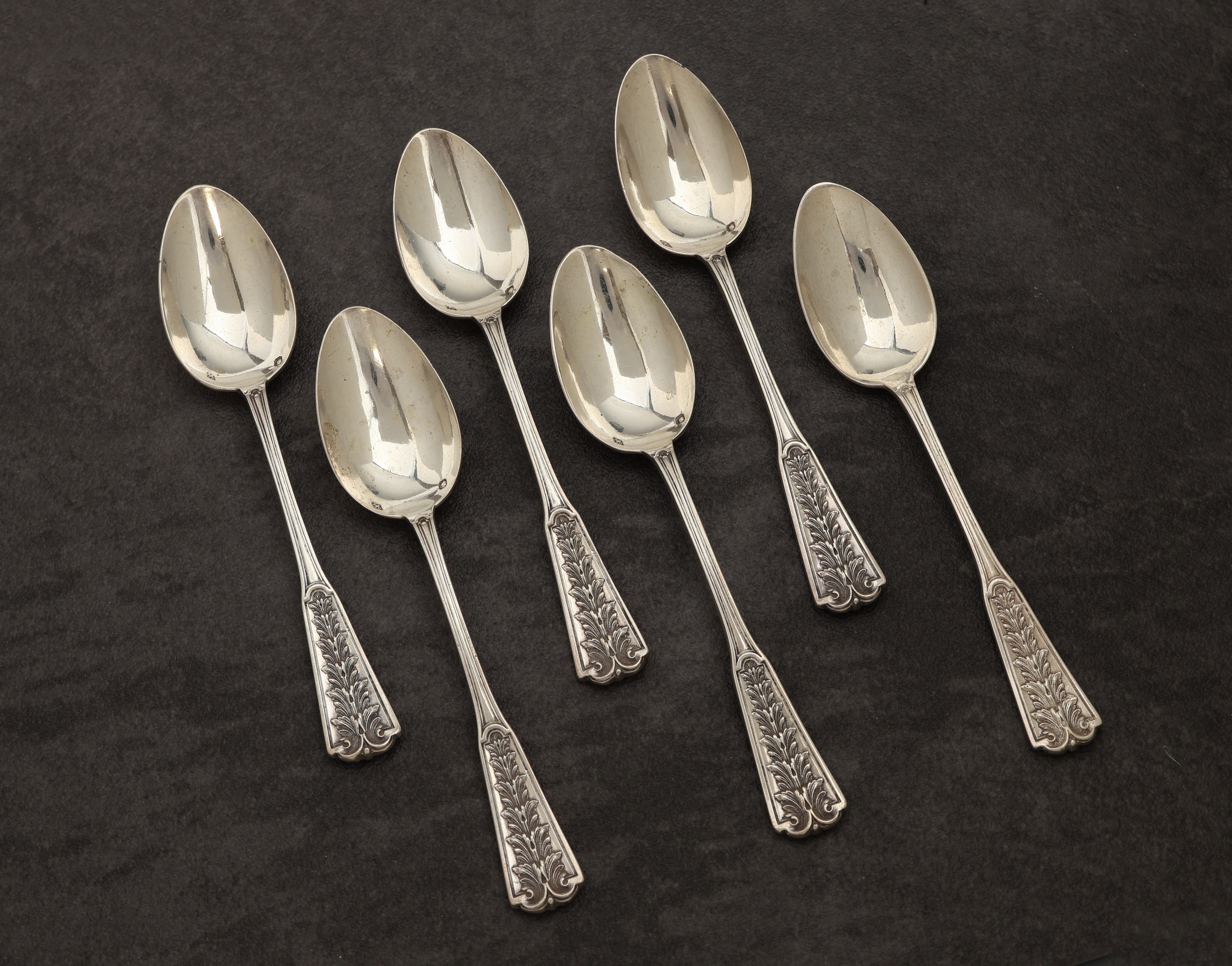 Detail a: 6 Kaffeelöffel, Frankreich um 1900, 950er Silber, Meistermarke P.Q. - Quitte, Griffe mit geom. Akanthusblattdekor, L. ca. 14cm, sehr elegant und ...