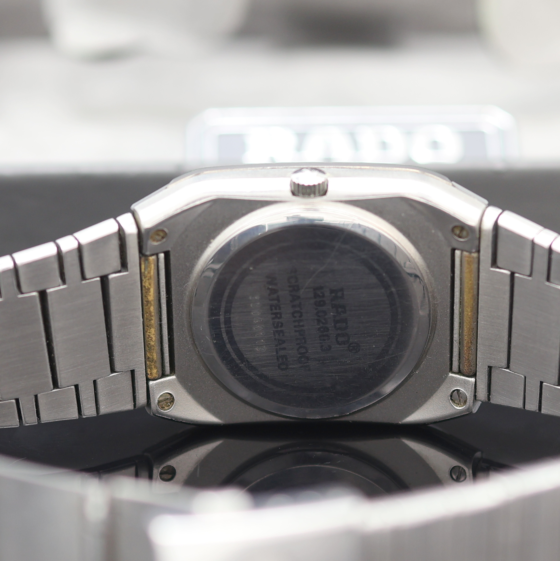 Detail d: RADO Diastar Armbanduhr Referenz 129.0266.3,Schweiz um 1995, quarz, Edelstahlgeh. inkl. orig. Gliederband m. dopp. Faltschl., Boden aufgedr., graues ...