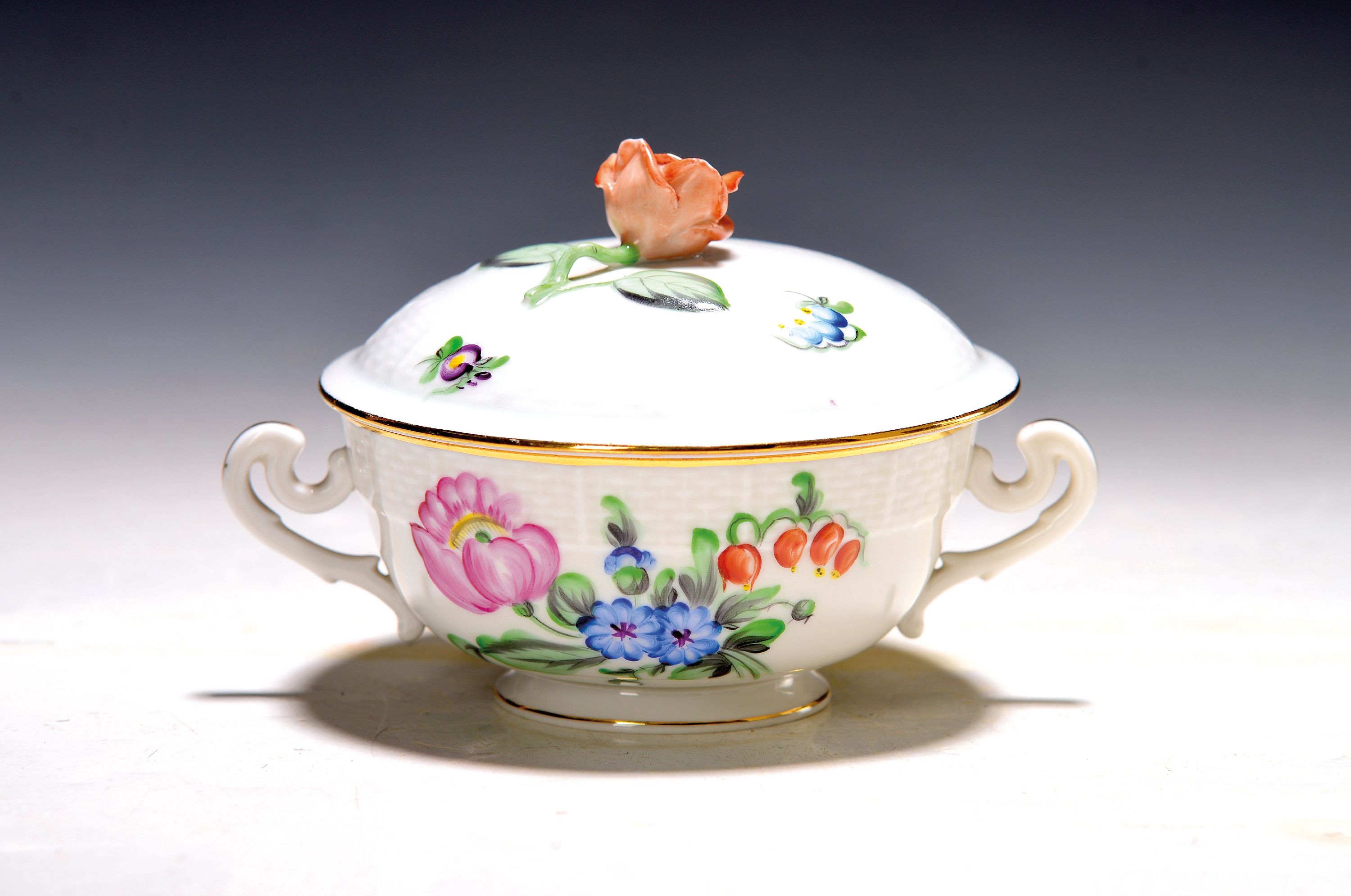 Image 27122647 - Deckeldose, Herend, Ungarn, Porzellan, handbemalt, bekrönende Rosenblüte l. best., ...