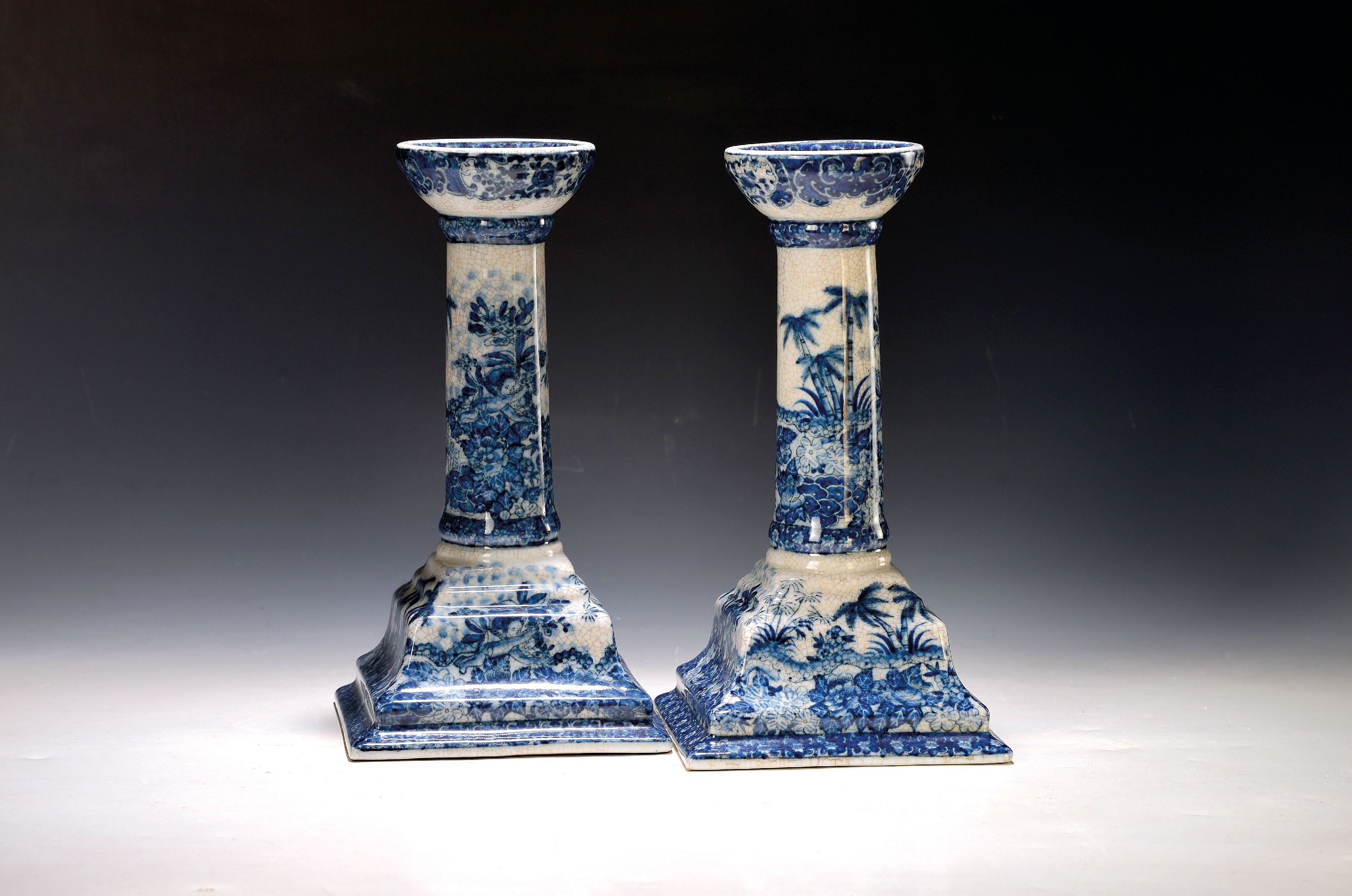 Image 27122651 - Leuchterpaar, United Wilson Porcelain Factory, Hong Kong, um 1900, Porzellan, weiße ...