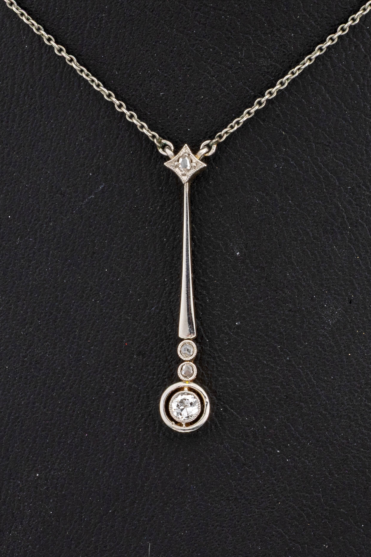 Image 27122652 - 14 kt Gold Diamant-Collier, um 1930, GG 585/000, Mittelteil schauseitig WG, 1 ...