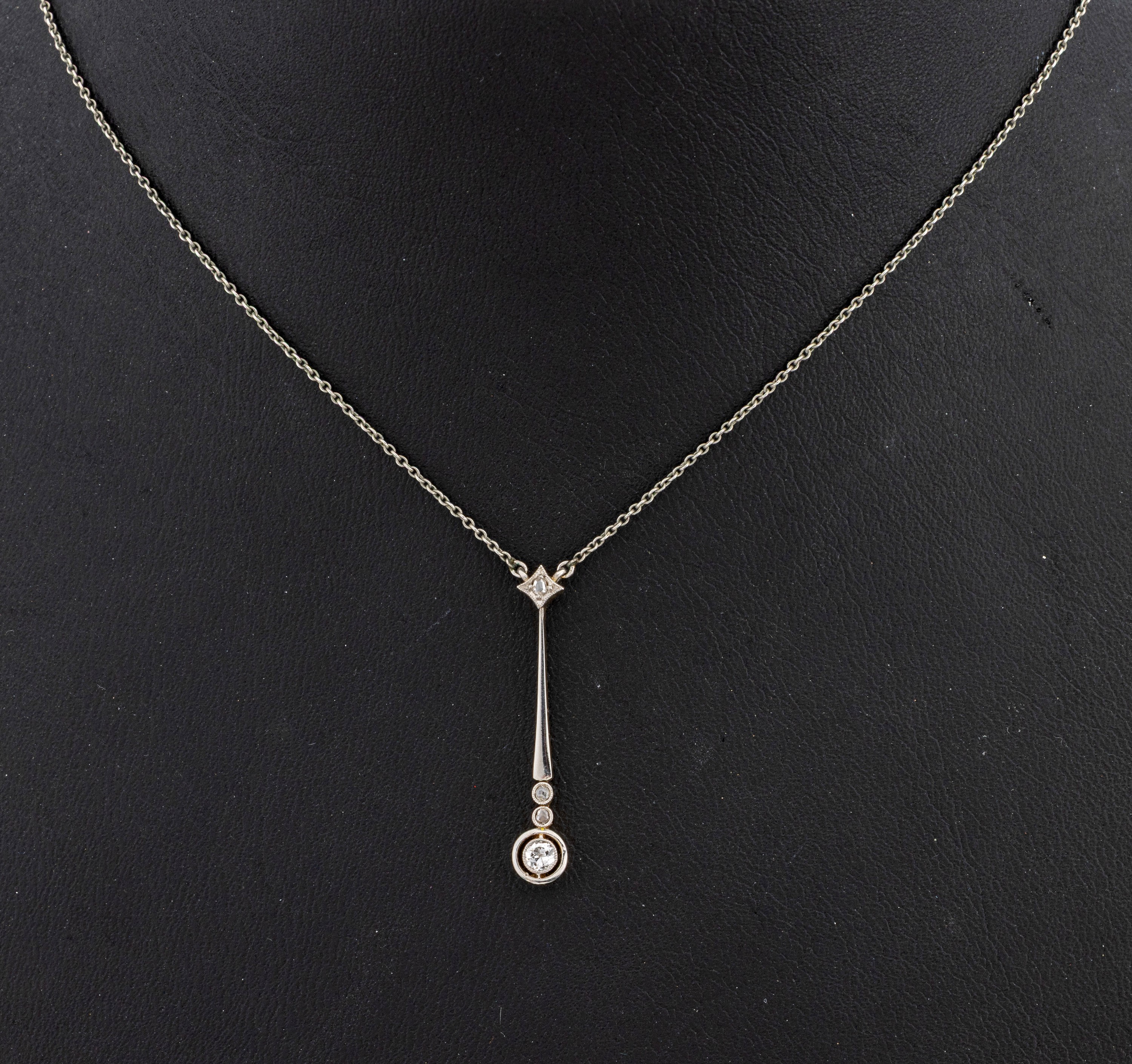 Detail a: 14 kt Gold Diamant-Collier, um 1930, GG 585/000, Mittelteil schauseitig WG, 1 Altschliffdiamant und 3 Diamantrosen zus. ca. 0.08 ct Weiß/p, L. ca. ...