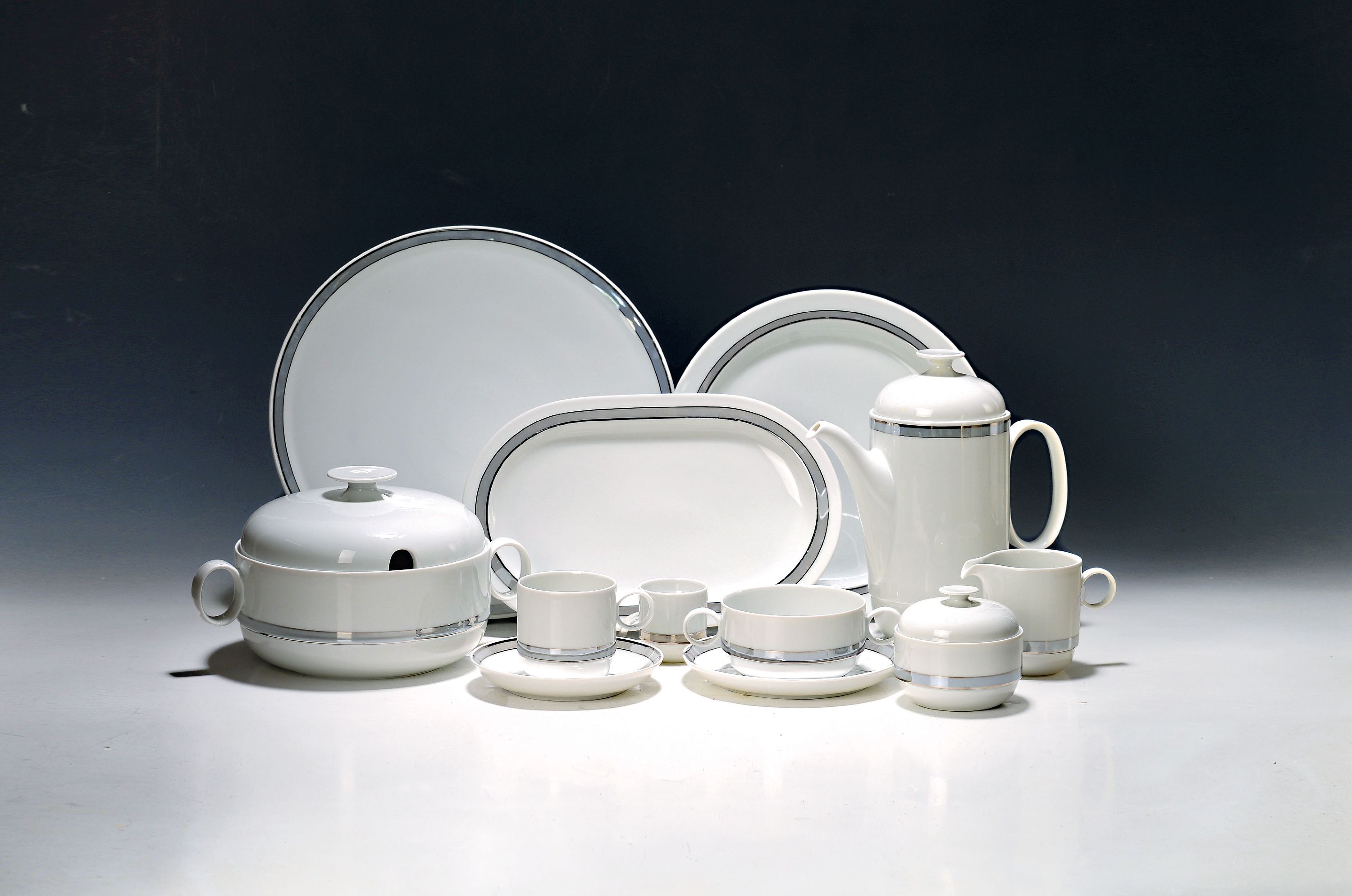 Image 27122655 - Speise- und Kaffeeservice, Rosenthal, Modell Duo mit Platinborte, Entwurf Ambrogio Pozzi, ...