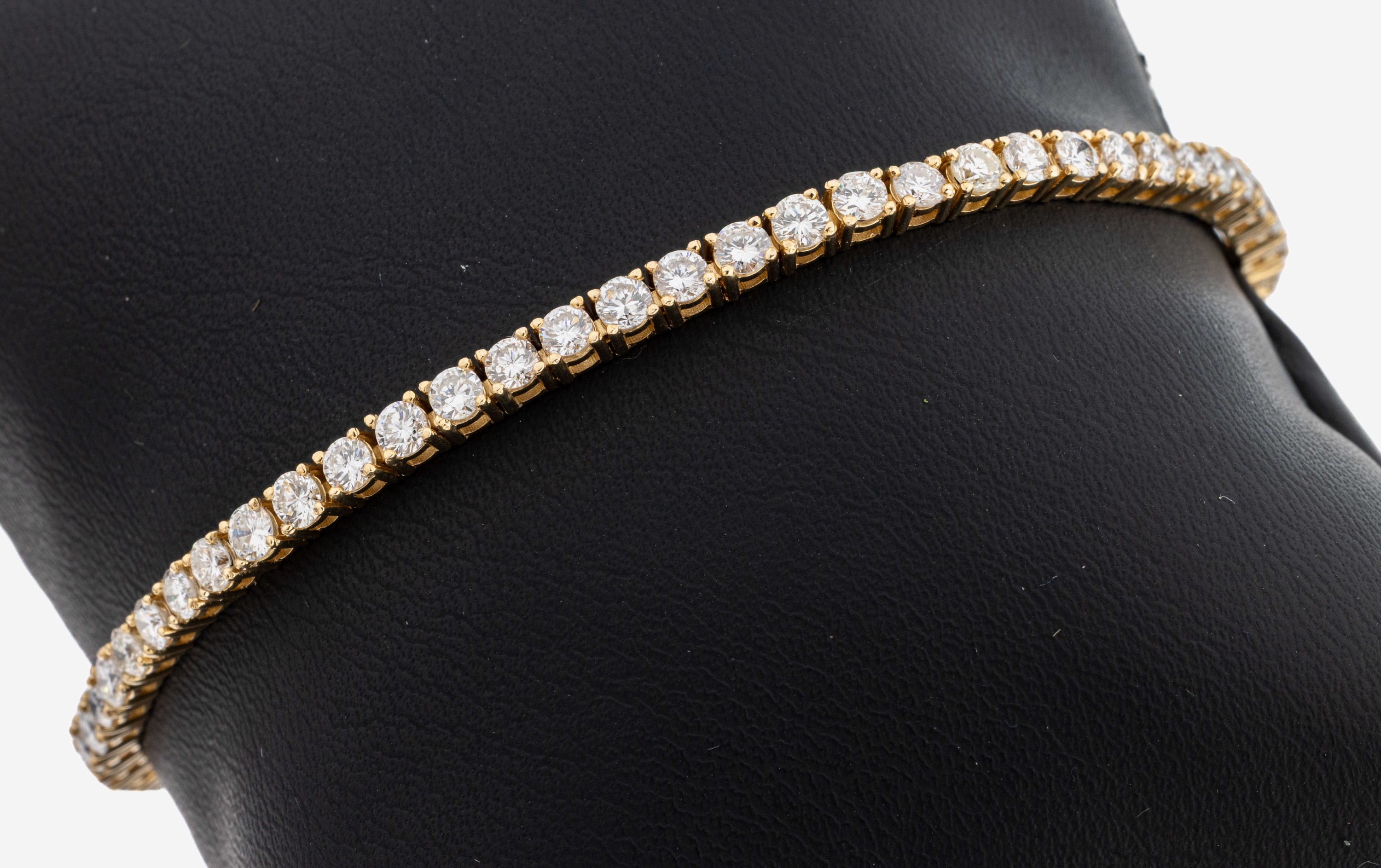 Image 27122681 - 14 kt Gold Brillant-Linienarmband, GG 585/000, 60 Brillanten zus. ca. 4.50 ct ...