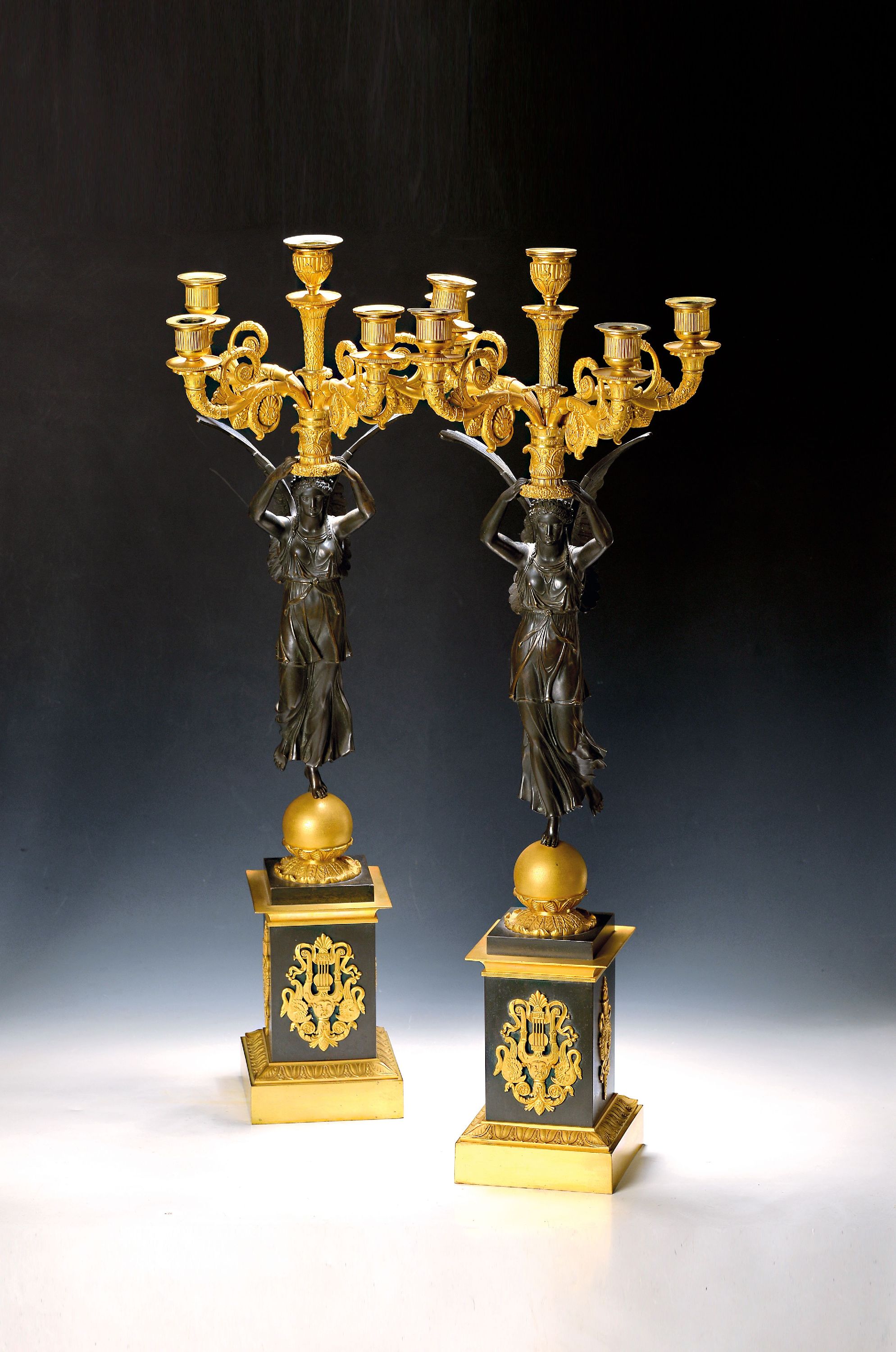Image 27122737 - Paar große Figurenleuchter, Frankreich, um 1900, Empirestil, Bronze teils brüniert, ...