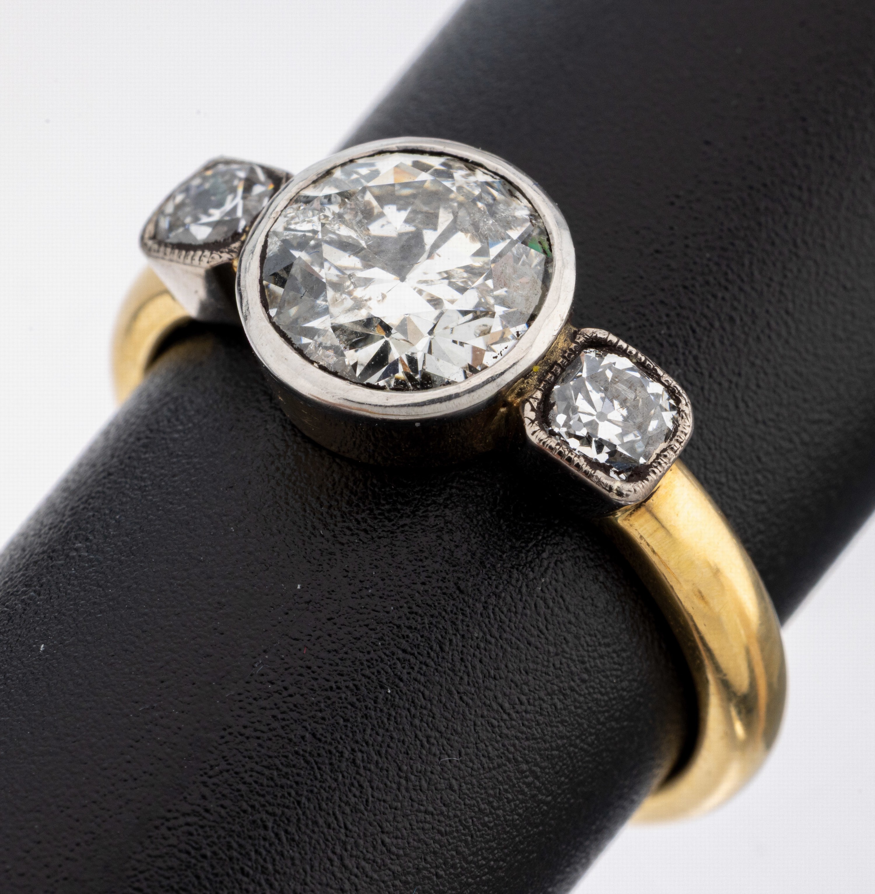 Image 27122744 - 18 kt Gold Diamant-Ring, GG/WG 750/000, qualitätvolle Verarbeitung, mittig ...