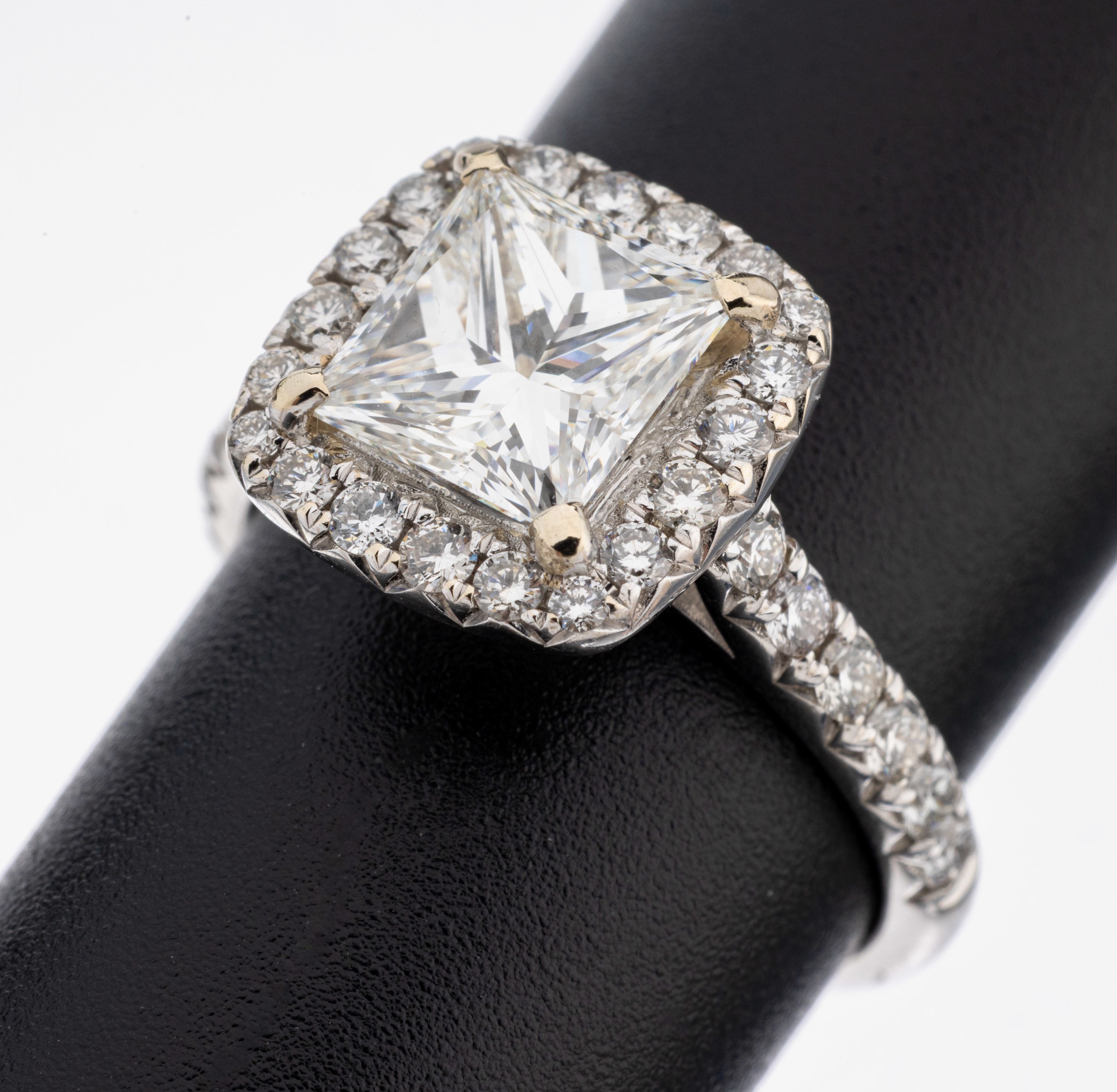 Image 27122781 - 18 kt gold diamond-ring , WG 750/000, centered Princess Cut diamond 2.02 ct Top ...