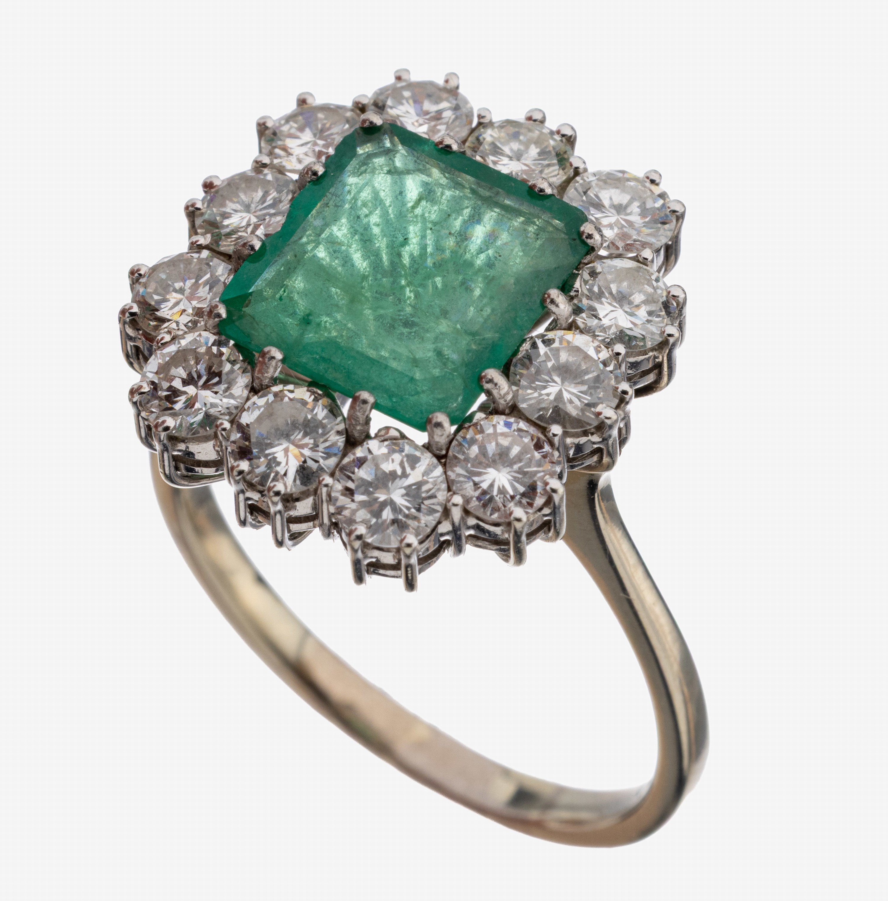 Image 27122794 - 18 kt Gold Smaragd-Brillant-Ring, WG 750/000, mittig Smaragd ca. 4.0 ct, 12 Brillanten ...