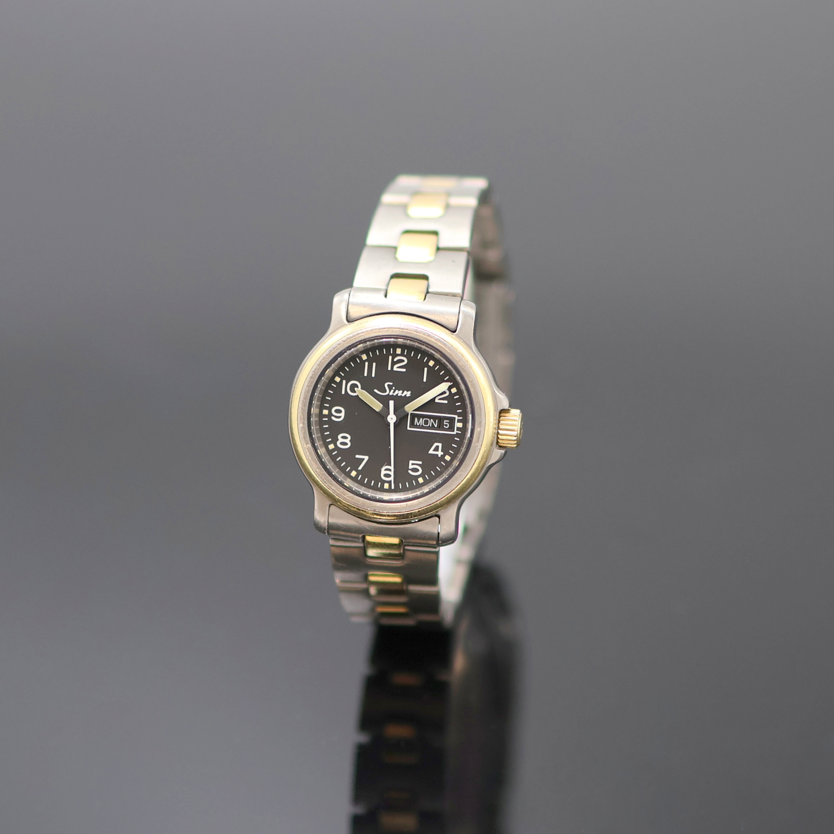 Image 27122800 - SINN Damenarmbanduhr in Titan, Schweiz um 1995, Automatik, beids. vergl., z. T. verg. ...