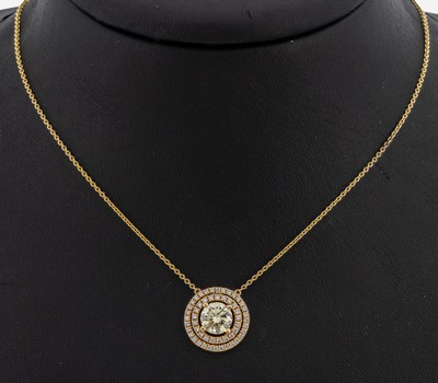 27122841a - 18 kt Gold Brillant-Collier, GG 750/000, rundes Mittelteil, mittig Brillant 1.23 ct ...