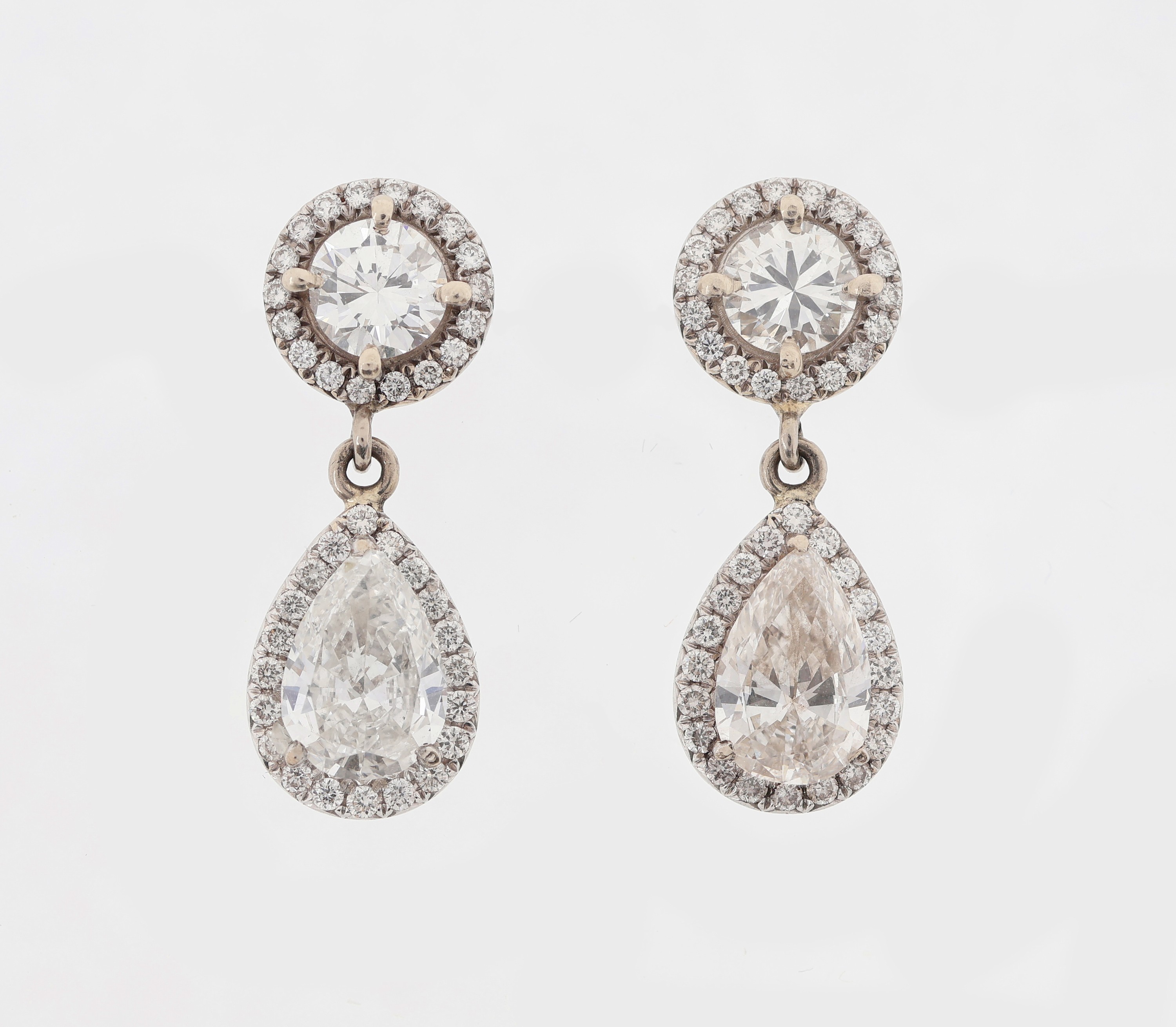 Image 27122938 - Paar 18 kt Gold Diamant-Ohrstecker, WG 750/000, sehr elegante Ausführung, 2 Diamant- ...