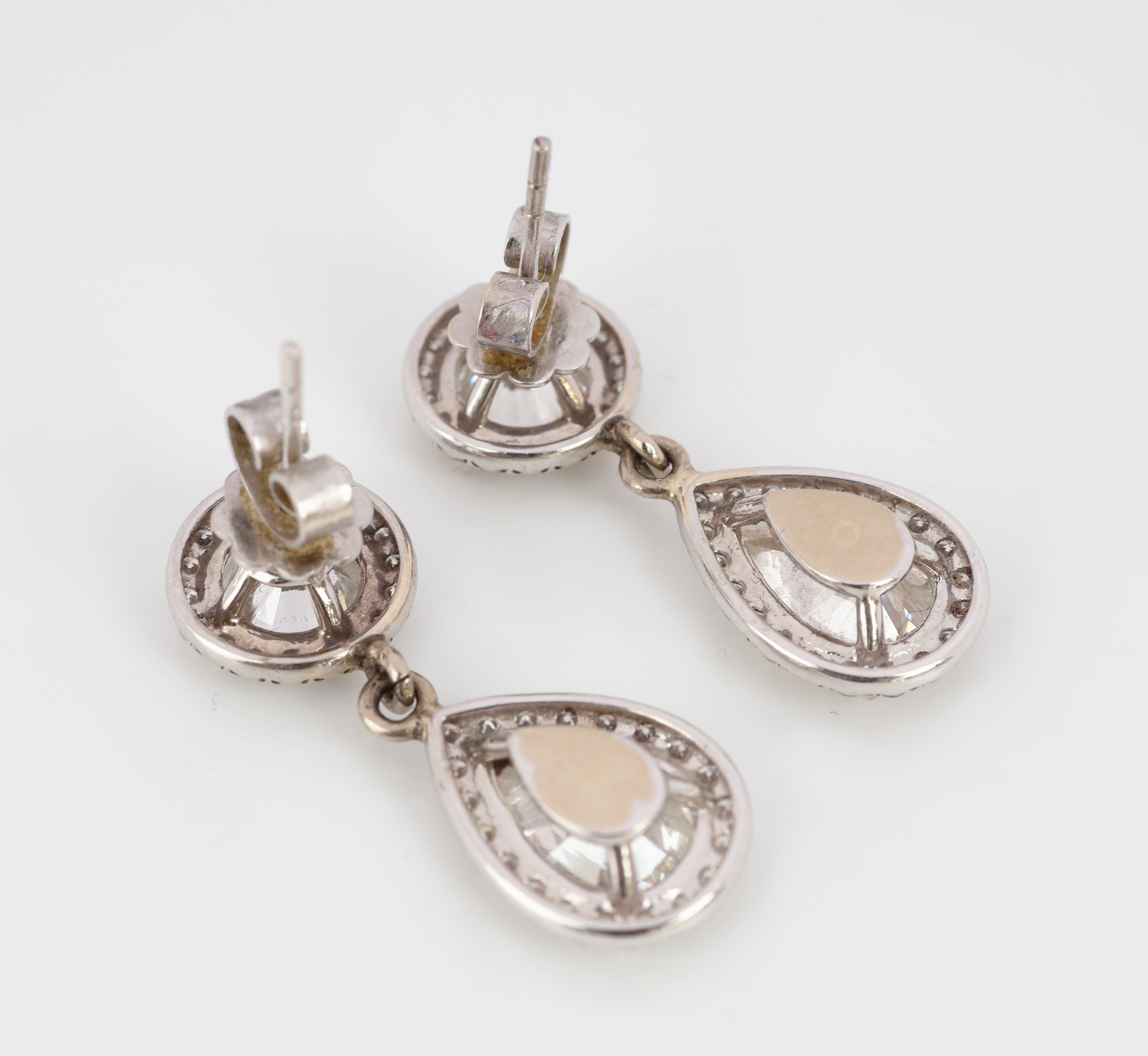 Detail c: Paar 18 kt Gold Diamant-Ohrstecker, WG 750/000, sehr elegante Ausführung, 2 Diamant- Tropfen zus. ca. 2.90 ct hochfeines Weiß(E)/vs2, jew. 1.45 ...