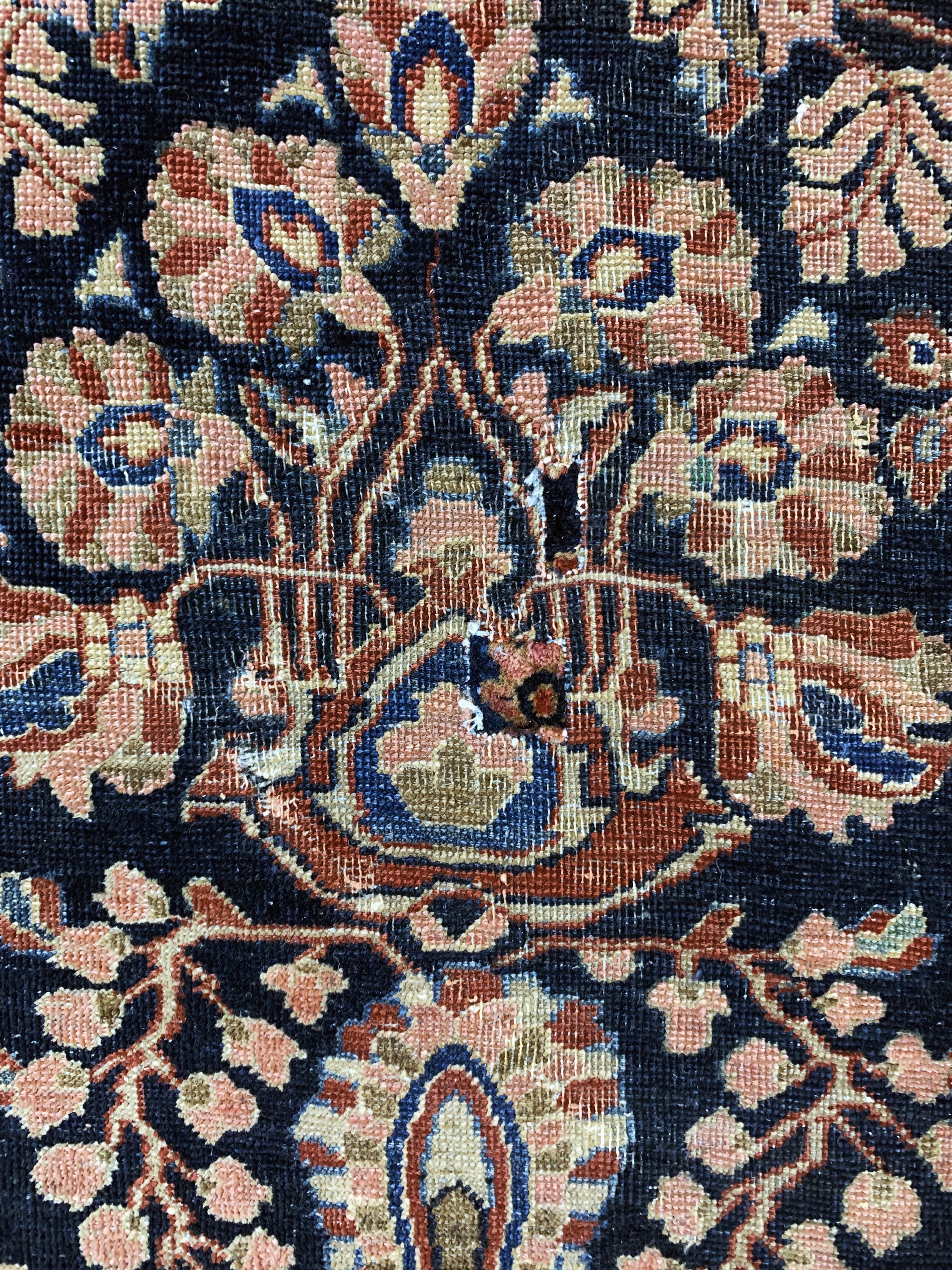 Detail g: Us Re-Import Sarogh antik, Persien, um 1900, Wolle auf Baumwolle, ca. 350 x 265 cm, EHZ: 3, (geflickt)