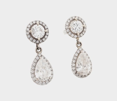 27122938a - Paar 18 kt Gold Diamant-Ohrstecker, WG 750/000, sehr elegante Ausführung, 2 Diamant- ...