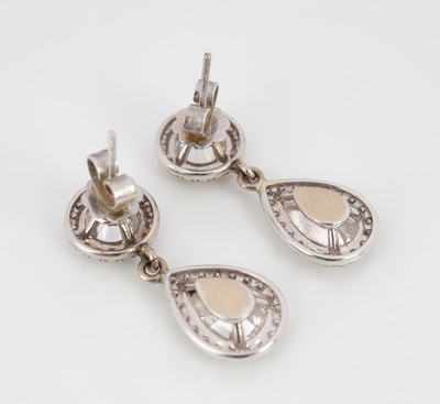 27122938c - Paar 18 kt Gold Diamant-Ohrstecker, WG 750/000, sehr elegante Ausführung, 2 Diamant- ...