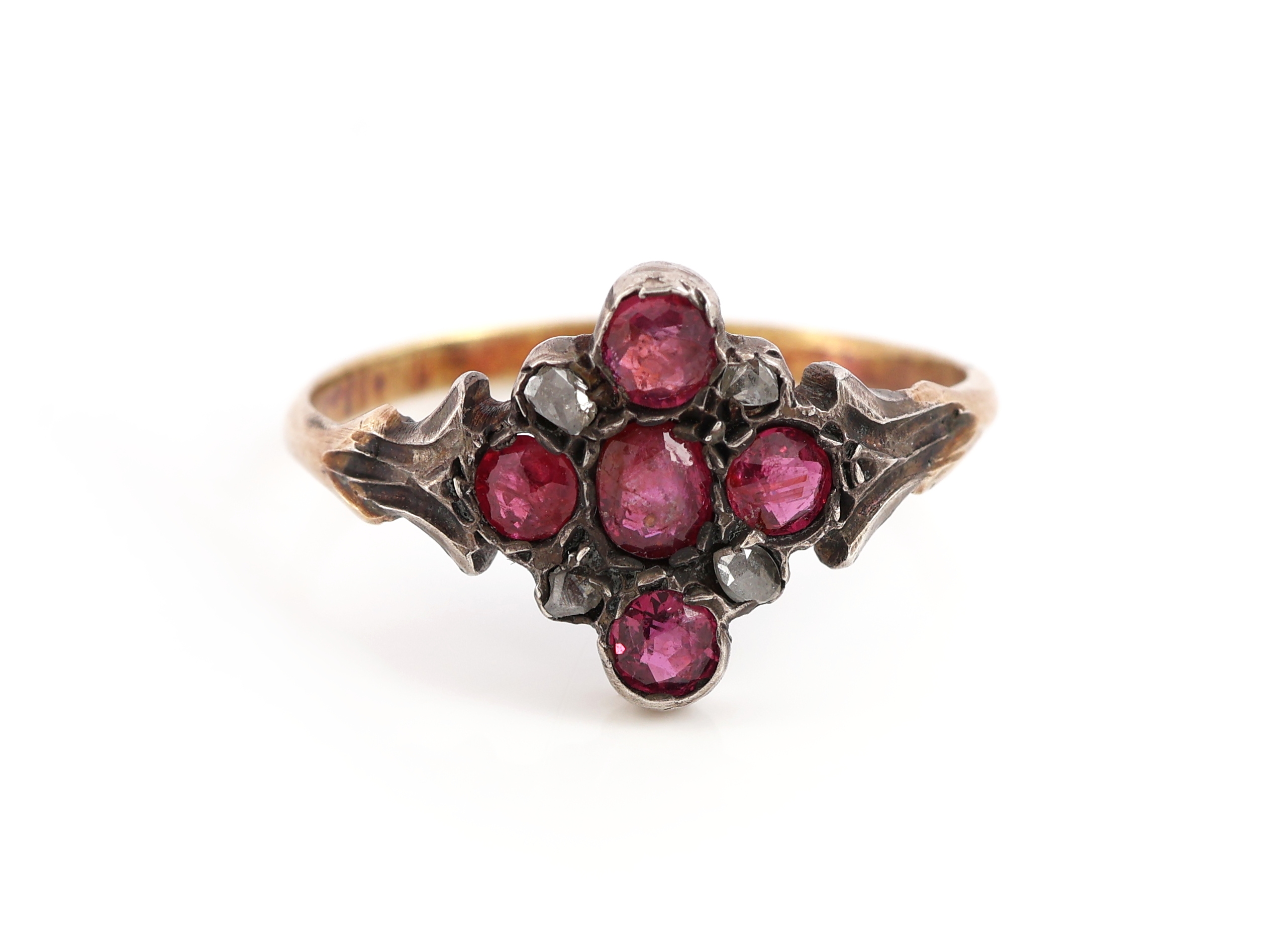 Detail a: 18 kt Gold Rubin-Diamant-Ring, um 1880-90, GG 750/000 gepr., Ringkopf Silber, 5 facett. Rubine zus. ca. 0.40 ct, 4 kl. Diamantrosen, RW 51, ca. 1.9 g