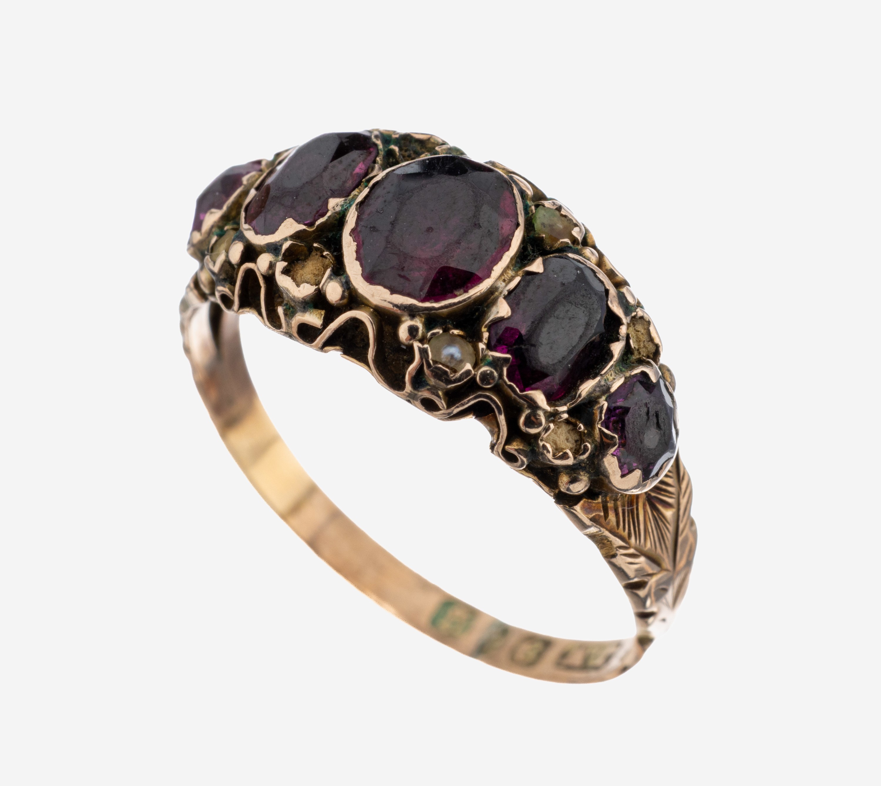 Image 27123375 - 9 kt Gold Granat-Ring, England um 1900, GG 375/000, feine Verarbeitung, 5 ovalfacett. ...
