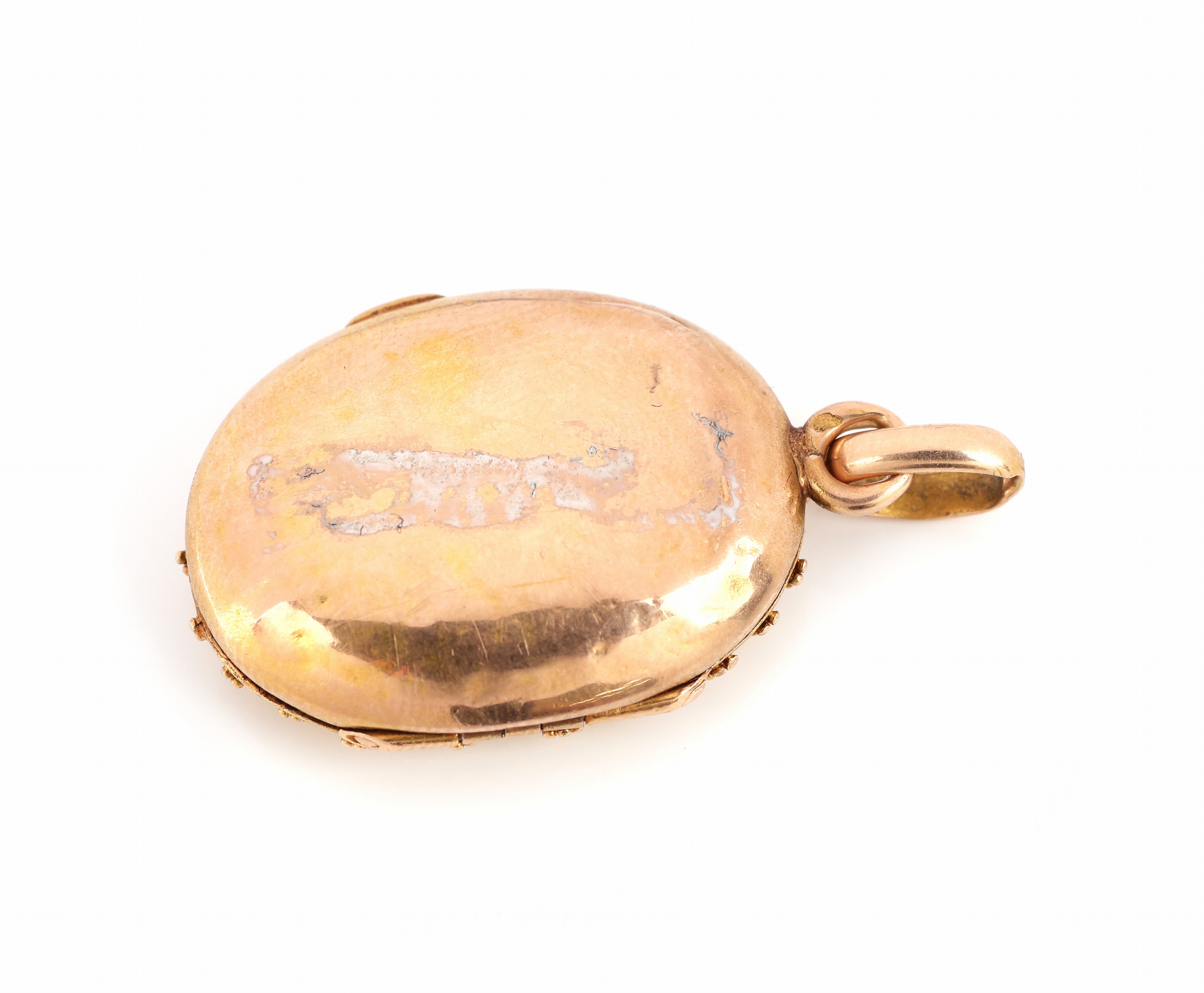 Detail b: 18 kt Gold Medaillon-Anhänger, um 1880, GG 750/000, ovale Grundform, Deckel mit Granulation, innen eine Rahmung, ca. 5.2 g, verbeult