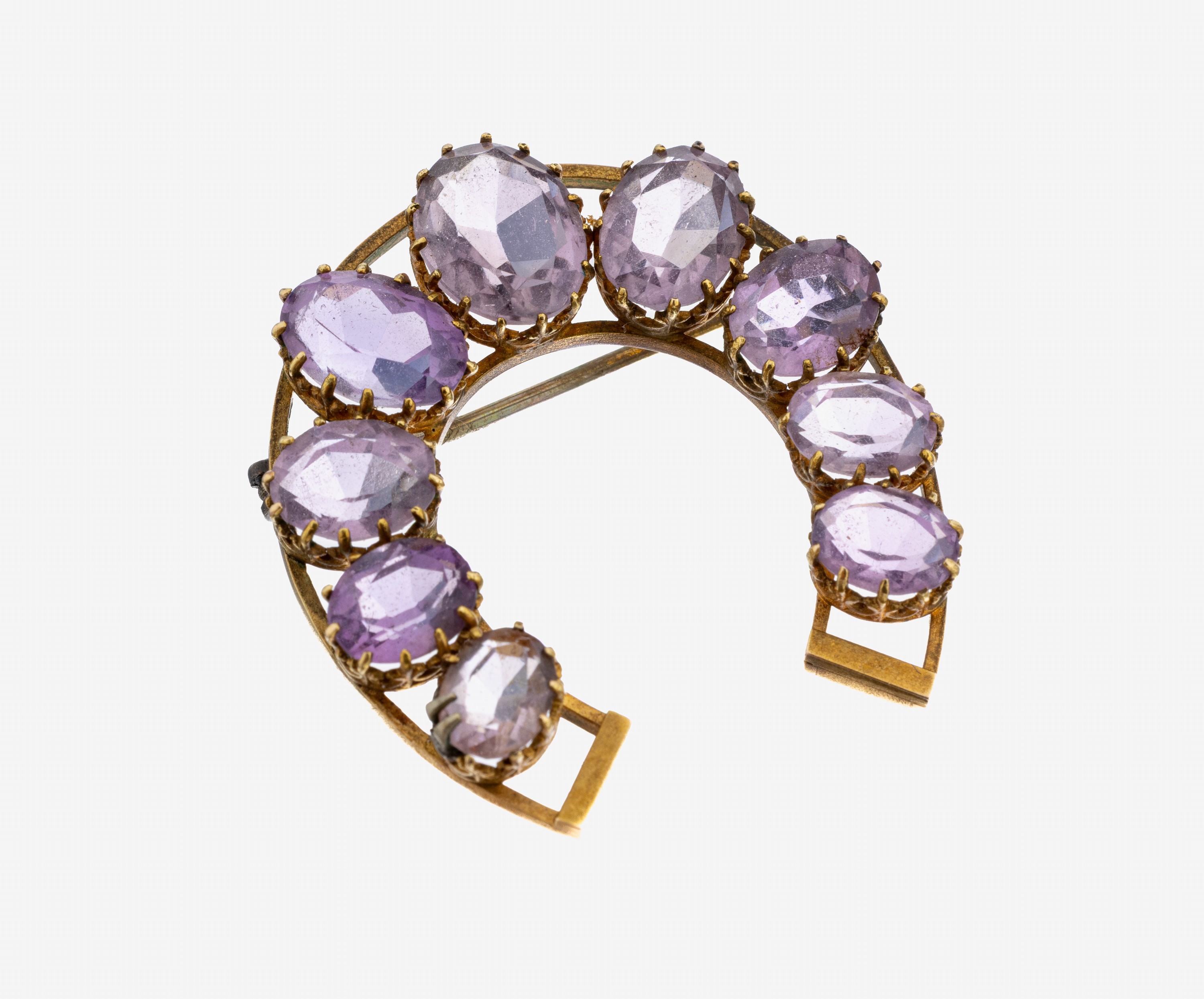 Image 27123386 - 14 kt Gold Amethyst-Brosche, um 1900, GG 585/000 gepr., Darstellung eines Hufeisens, ...