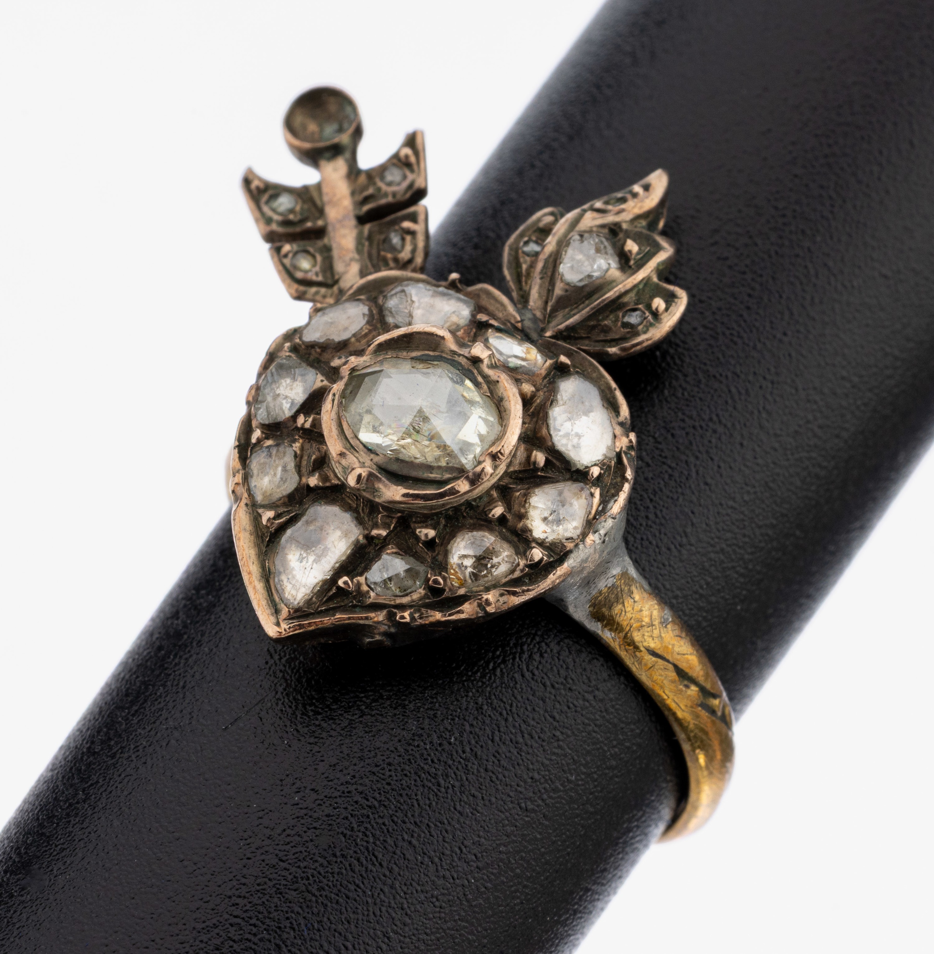 Image 27123391 - Diamant-Ring, Ringkopf um 1830, Herz bekrönt mit Flamme und Pfeil, Diamantrosen zus. ...