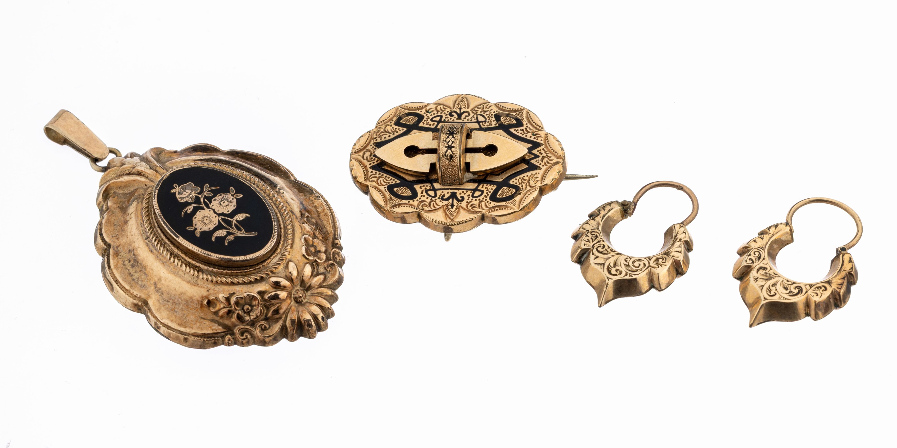 Image 27123394 - Biedermeier Konvolut, um 1840-70, Metall und Silber verg., 1 Anhänger, mehrstufiger ...