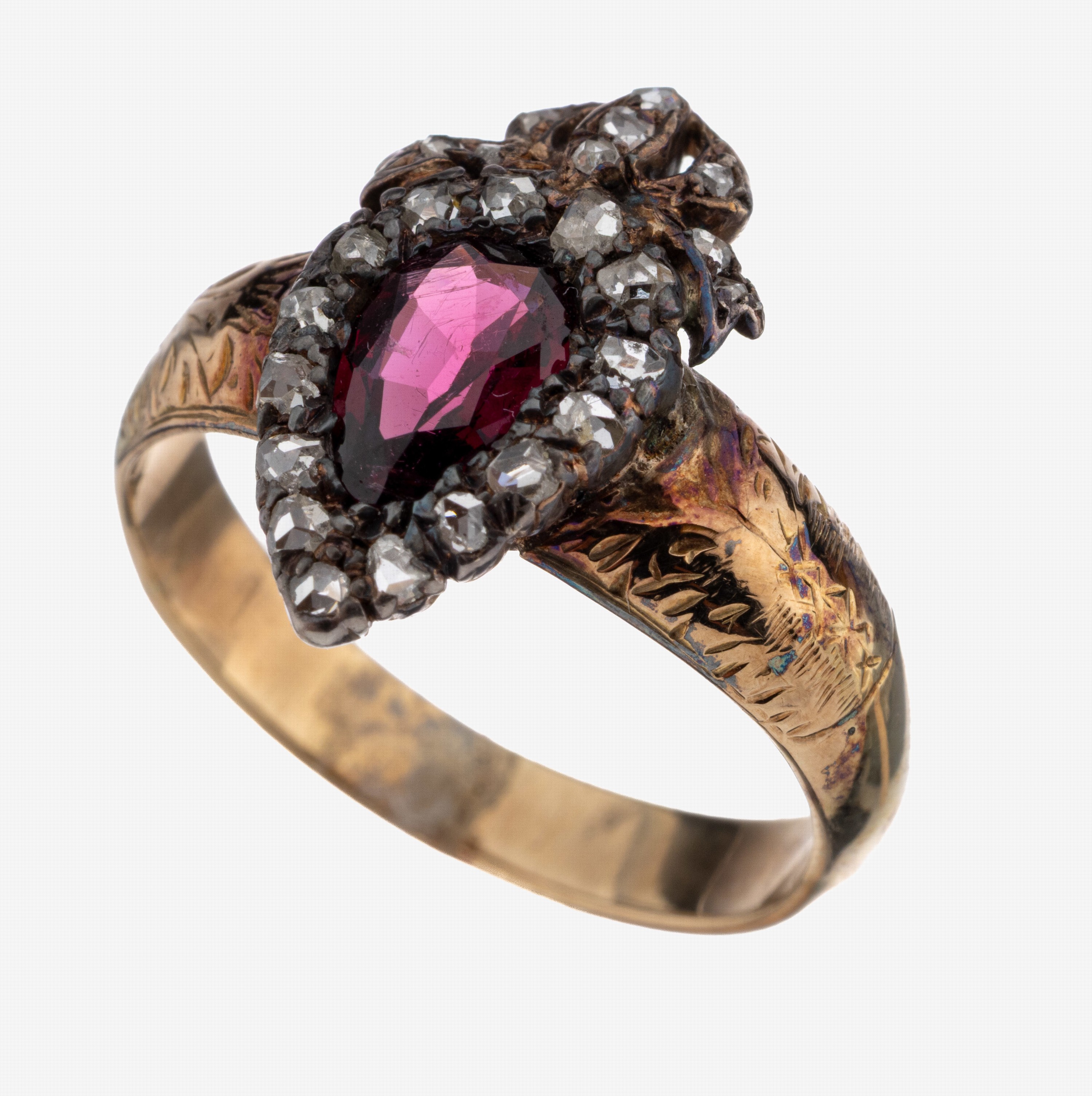 Image 27123410 - 8 kt Gold Granat-Diamant-Ring, um 1890, GG 333/000 gepr., tropfenf. Ringkopf mit ...