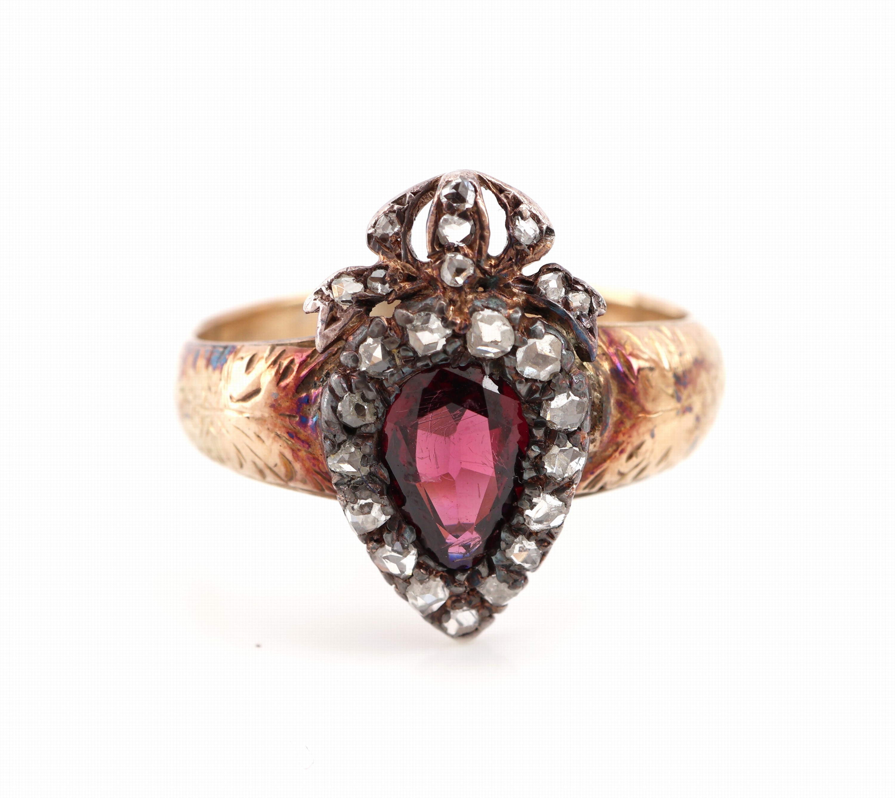 Detail a: 8 kt Gold Granat-Diamant-Ring, um 1890, GG 333/000 gepr., tropfenf. Ringkopf mit Bekrönung Silber, facett. Granattropfen ca. 1.0 ct, 24 ...
