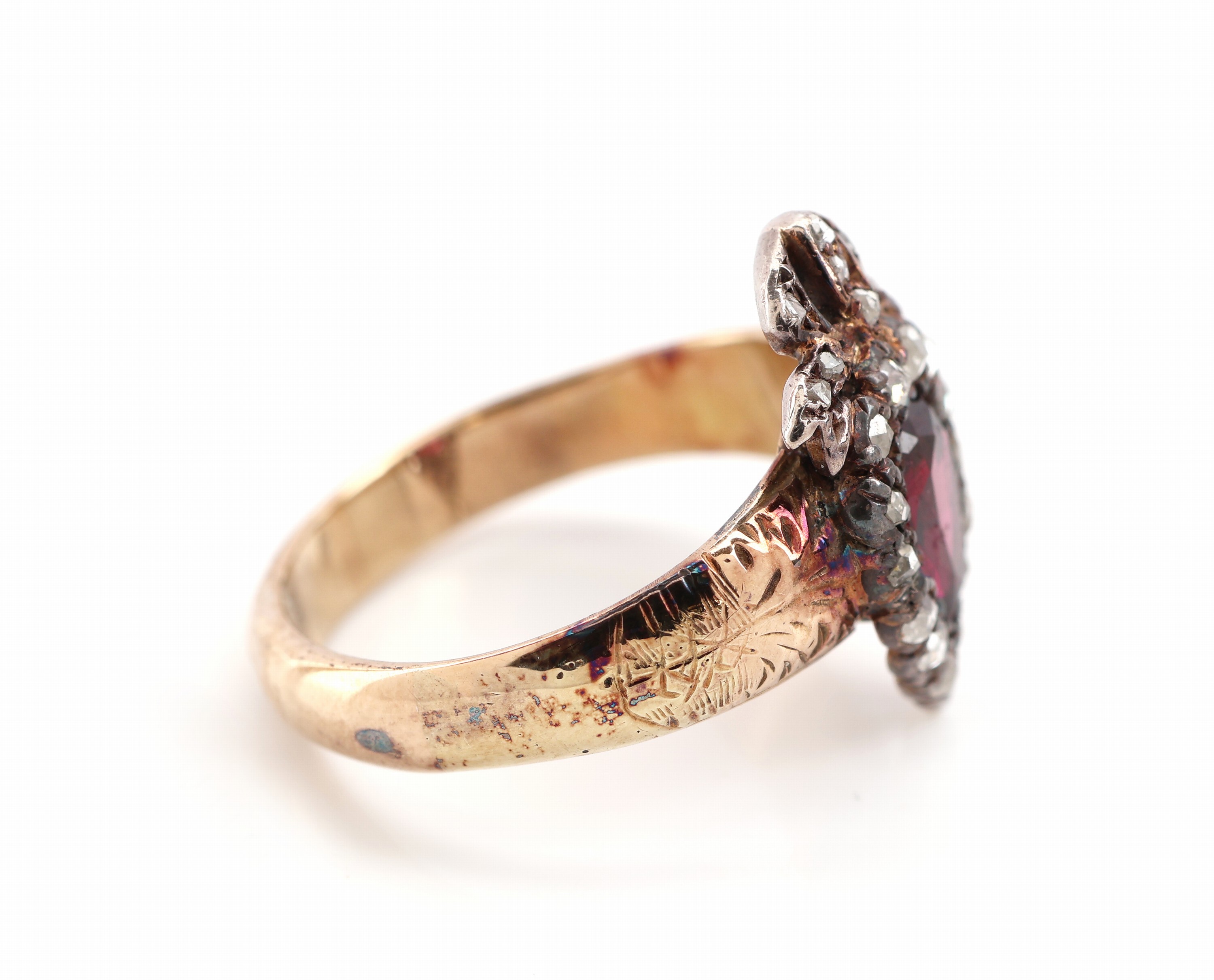 Detail b: 8 kt Gold Granat-Diamant-Ring, um 1890, GG 333/000 gepr., tropfenf. Ringkopf mit Bekrönung Silber, facett. Granattropfen ca. 1.0 ct, 24 ...