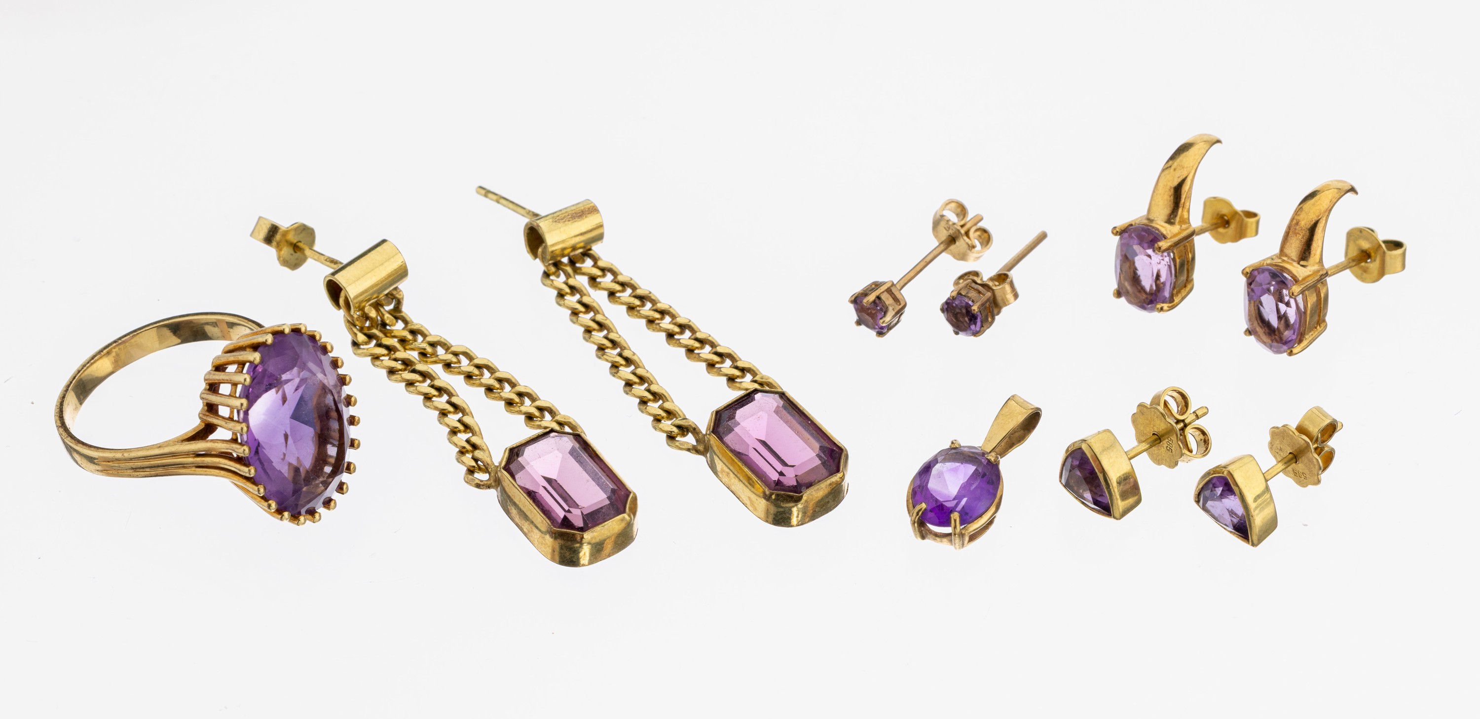 Image 27123468 - Lot Amethyst Schmuck, 4 Teile 8 kt Gold, 2 Teil 14 kt Gold, GG 333/000 und 585/000, ...