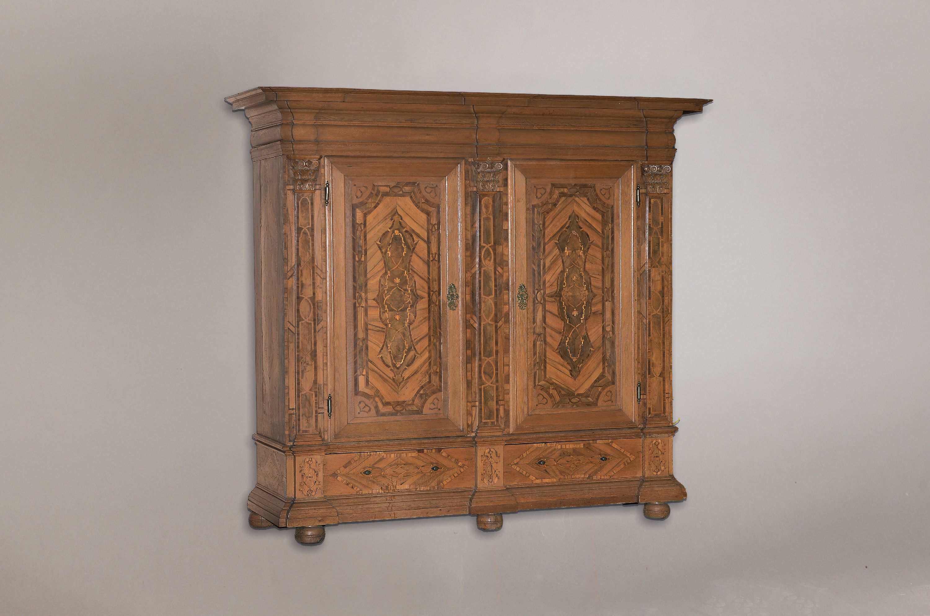 Image 27123559 - Sächsischer Barockschrank, wohl Dresden, erstes Viertel 18.Jh., Weichholz in Eiche ...