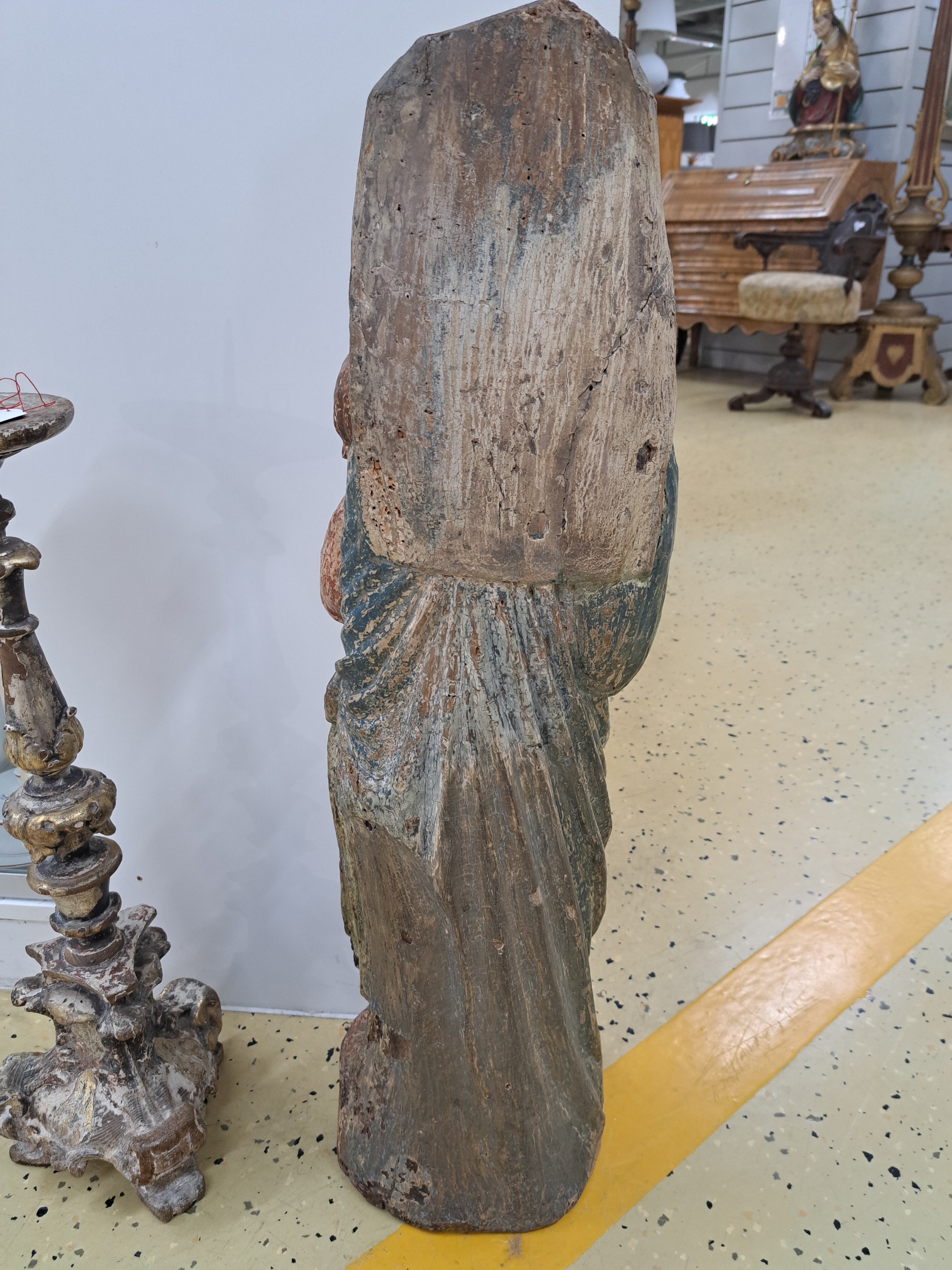 Detail g: Holzskulptur Muttergottes, süddeutsch, 19.Jh. , Holz, vollplastisch geschnitzt, partiell fragmentarisch, farbig gefasst, H. 83 cm