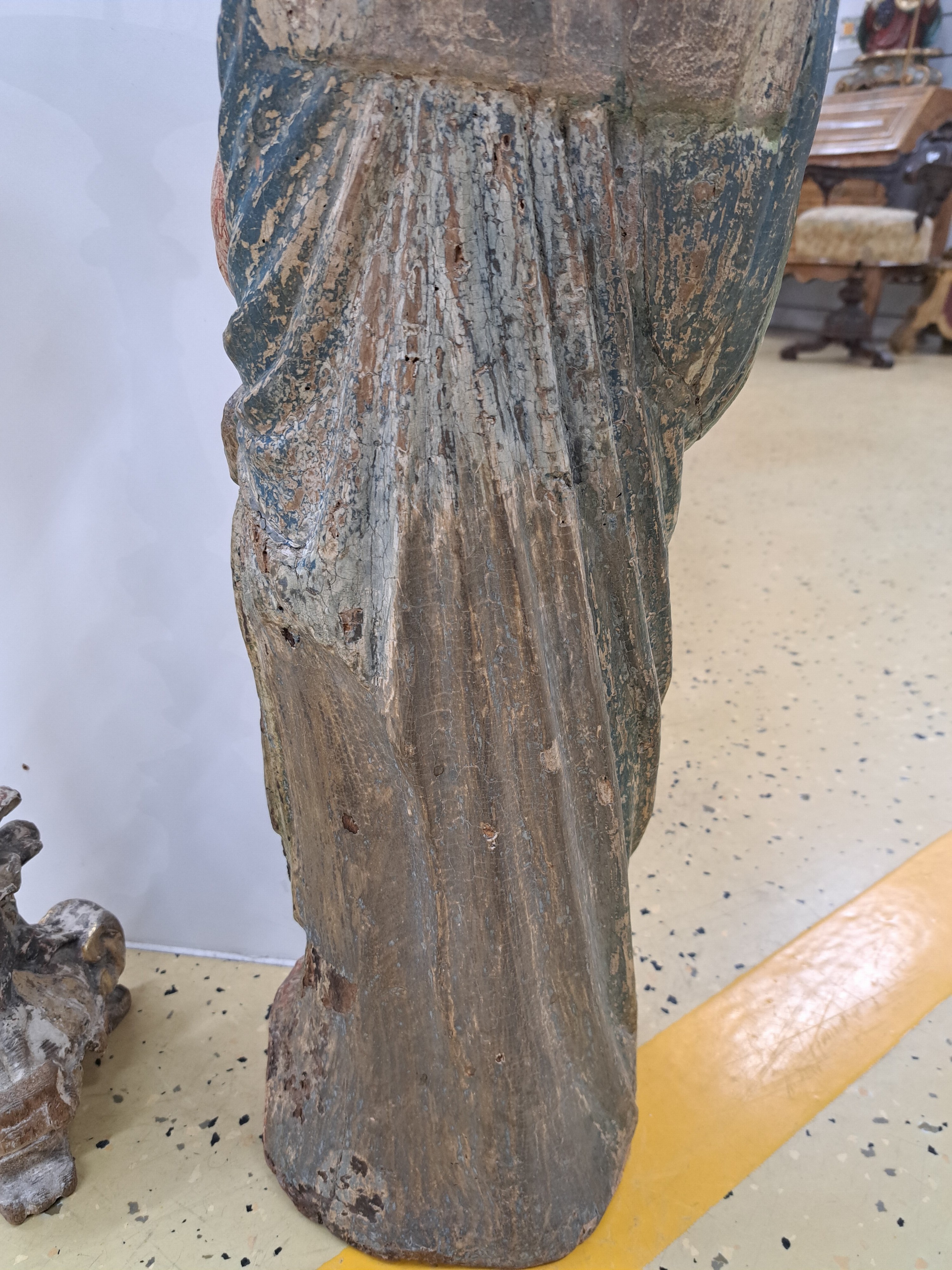 Detail i: Holzskulptur Muttergottes, süddeutsch, 19.Jh. , Holz, vollplastisch geschnitzt, partiell fragmentarisch, farbig gefasst, H. 83 cm