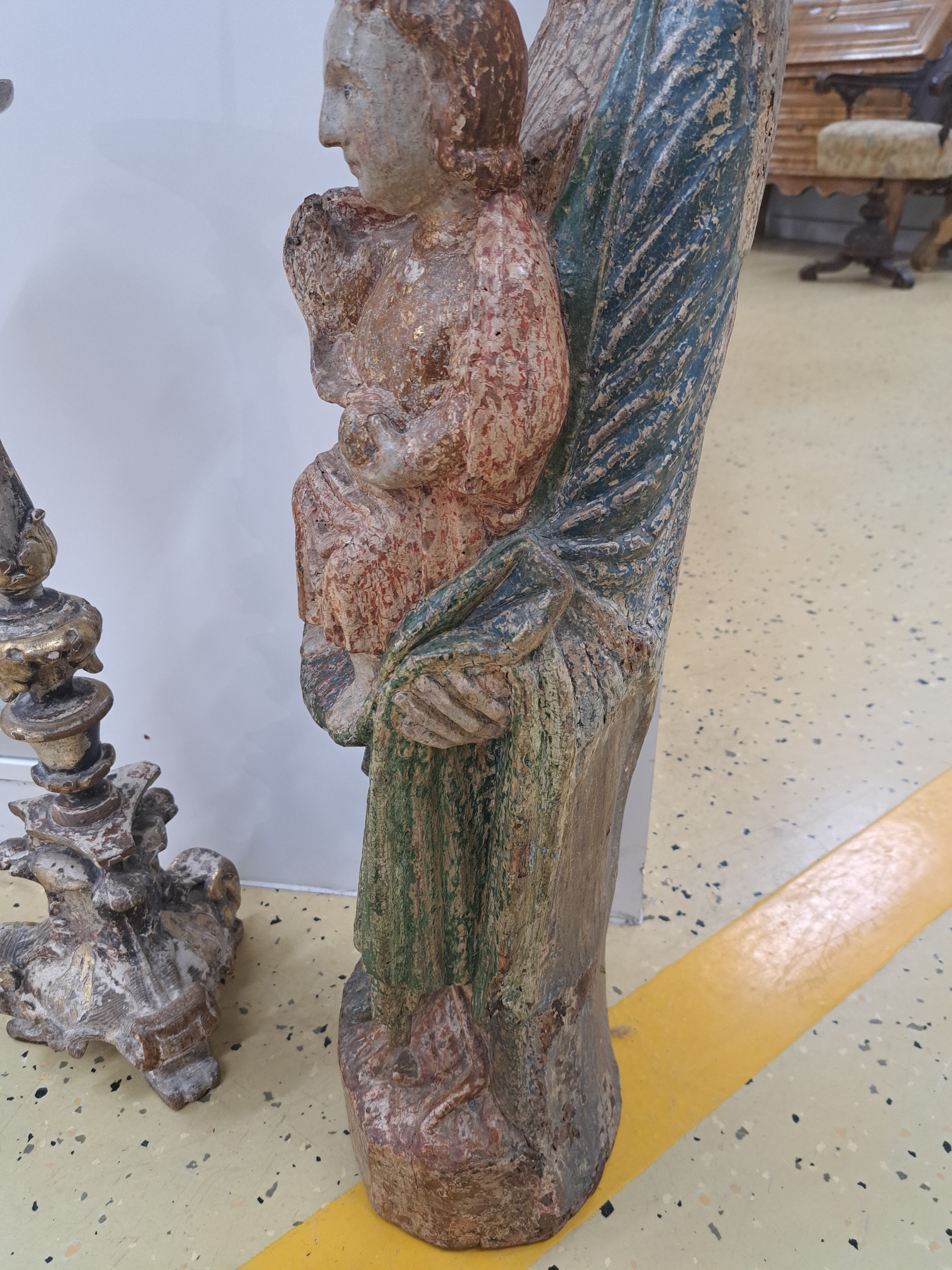 Detail k: Holzskulptur Muttergottes, süddeutsch, 19.Jh. , Holz, vollplastisch geschnitzt, partiell fragmentarisch, farbig gefasst, H. 83 cm