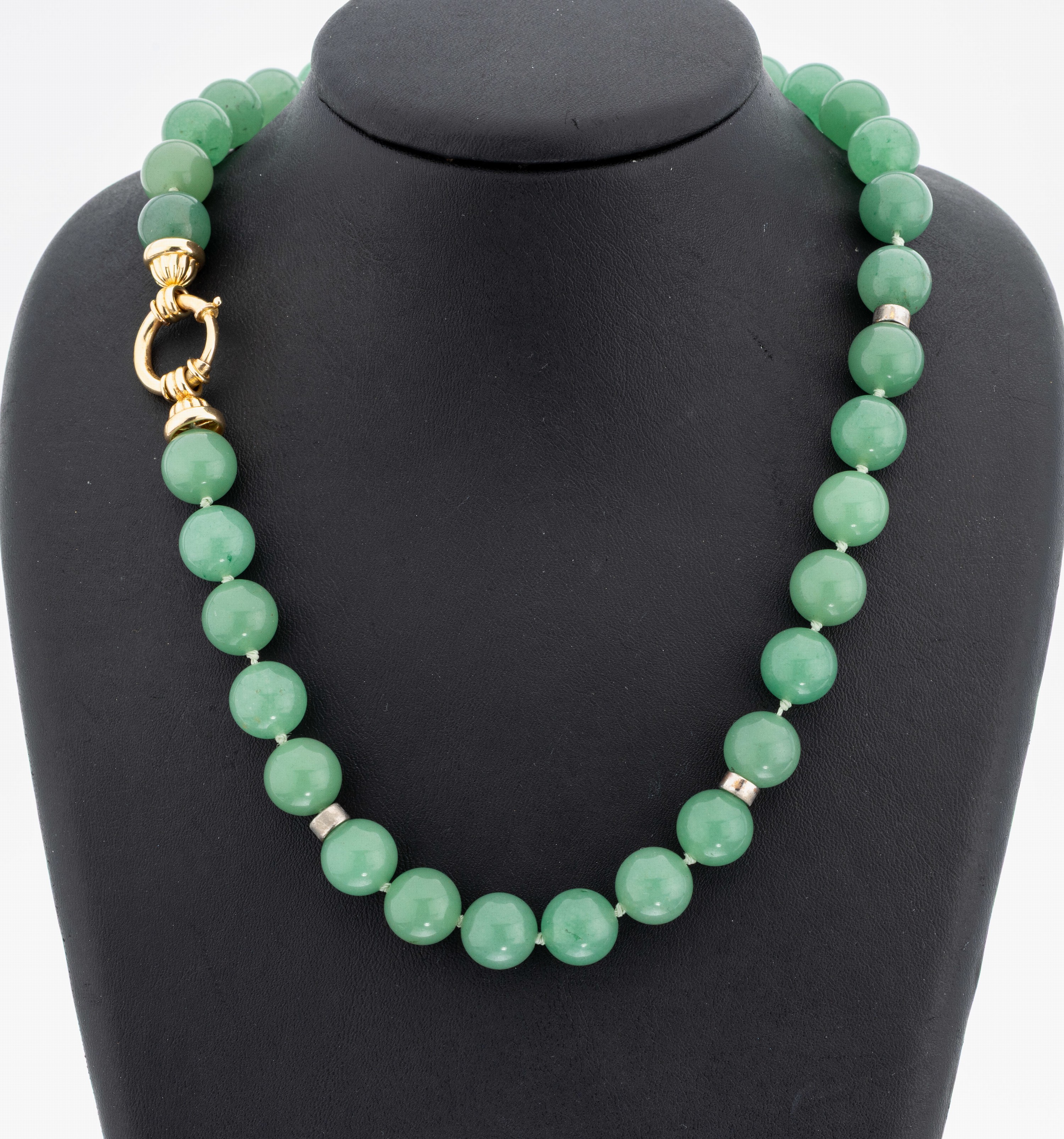 Image 27123578 - Jade-Kette mit 14 kt Gold Schließe, GG 585/000, Jadekugeln, D. ca. 12 mm, ...