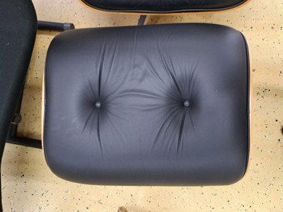 27123557b - Lounge Chair mit Ottomane, Entw. Charles und Ray Eames (1956), Hermann Miller Collection, ...