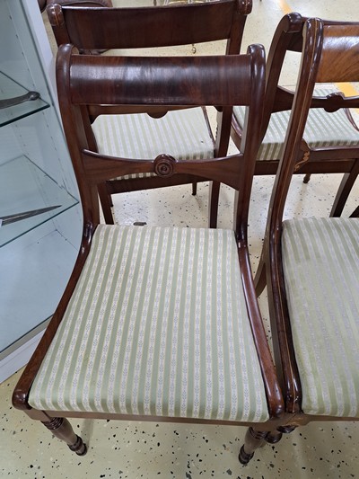 27123562c - 5 Stühle, 19.Jh., l. unterschiedliche Form, Mahagonifurnier, Sitz gepolstert und ...