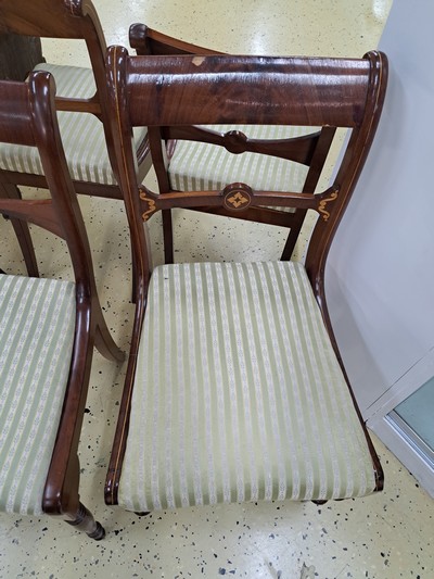 27123562e - 5 Stühle, 19.Jh., l. unterschiedliche Form, Mahagonifurnier, Sitz gepolstert und ...