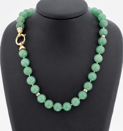 Image Jade-chain with 14 kt gold clasp , YG 585/000, jade spheres, diam. approx. 12 mm, ...